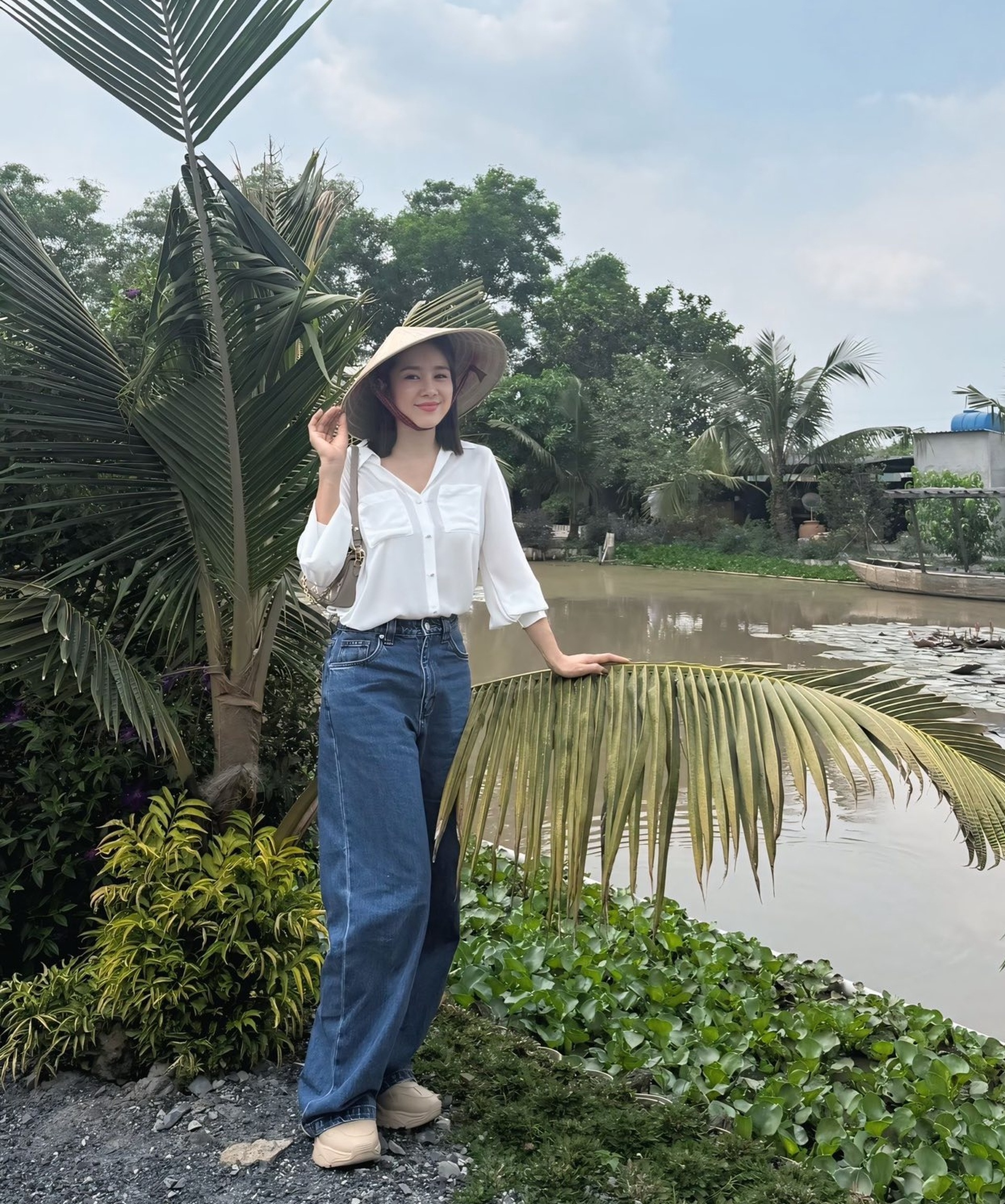 Gái quê Lê Phương tuổi 41: Lột xác táo bạo, gây sốt với cảnh nóng - 8 Gái quê Lê Phương tuổi 41: Lột xác táo bạo, gây sốt với cảnh nóng - 8