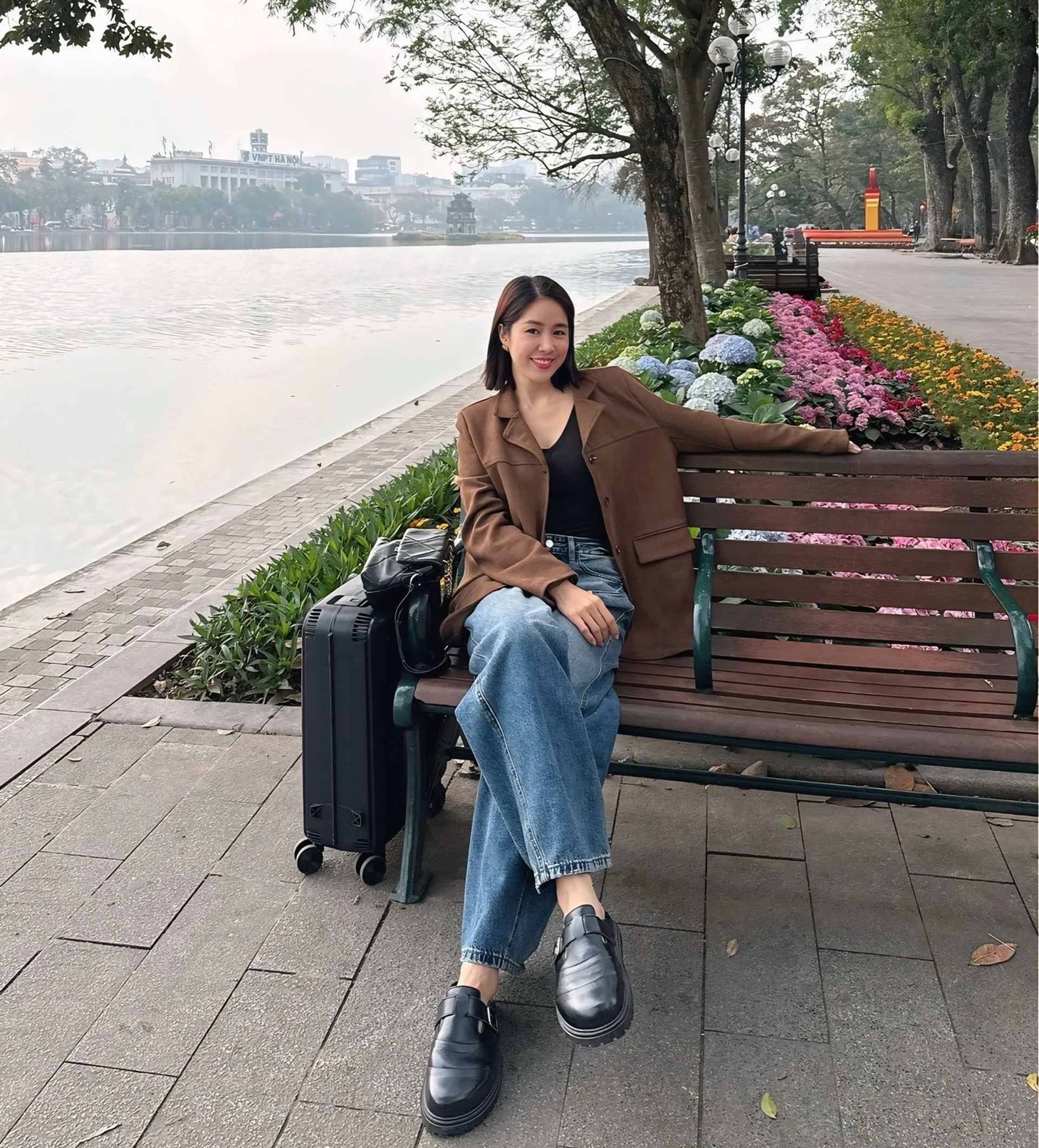 Gái quê Lê Phương tuổi 41: Lột xác táo bạo, gây sốt với cảnh nóng - 9 Gái quê Lê Phương tuổi 41: Lột xác táo bạo, gây sốt với cảnh nóng - 9