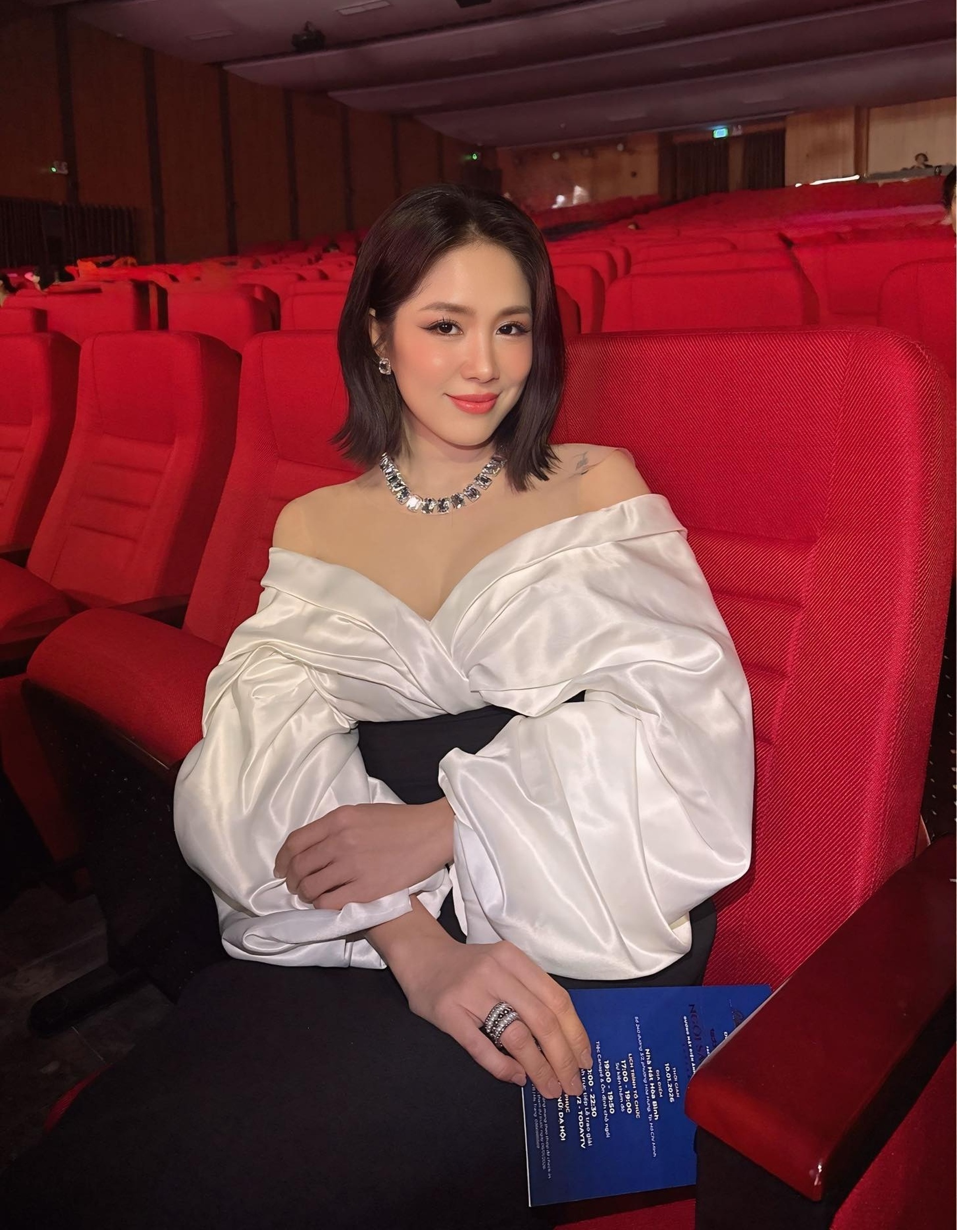 Gái quê Lê Phương tuổi 41: Lột xác táo bạo, gây sốt với cảnh nóng - 10 Gái quê Lê Phương tuổi 41: Lột xác táo bạo, gây sốt với cảnh nóng - 10