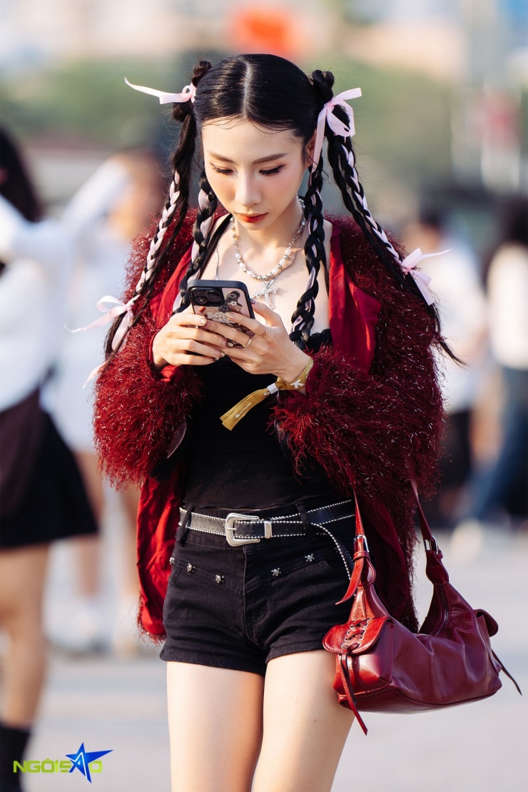 Fan nữ hóa cô dâu đi gặp các nam thần tại concert Anh trai Say hi - 10