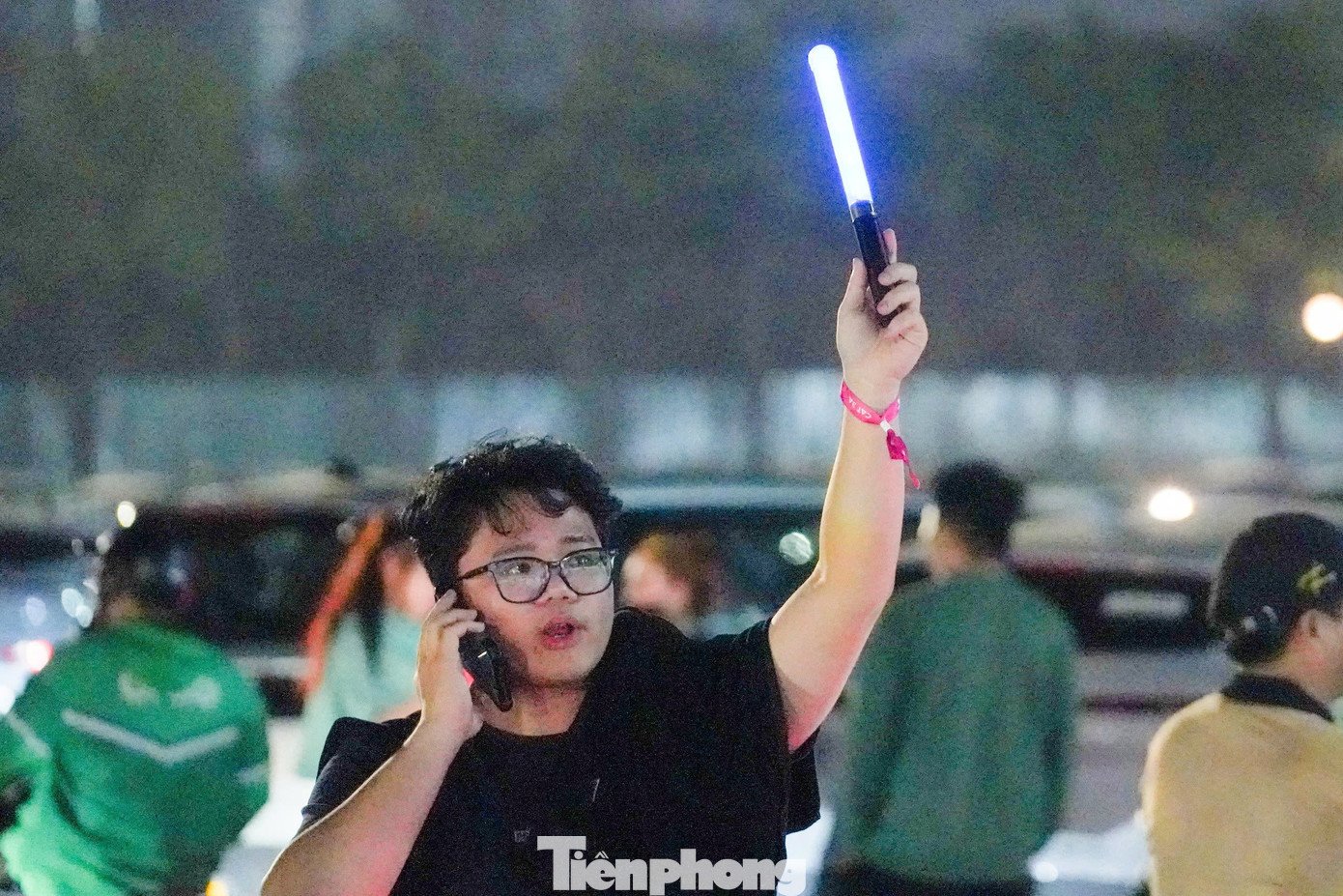 Biển người rời đi, Mỹ Đình tắc nghẽn lúc nửa đêm - 16