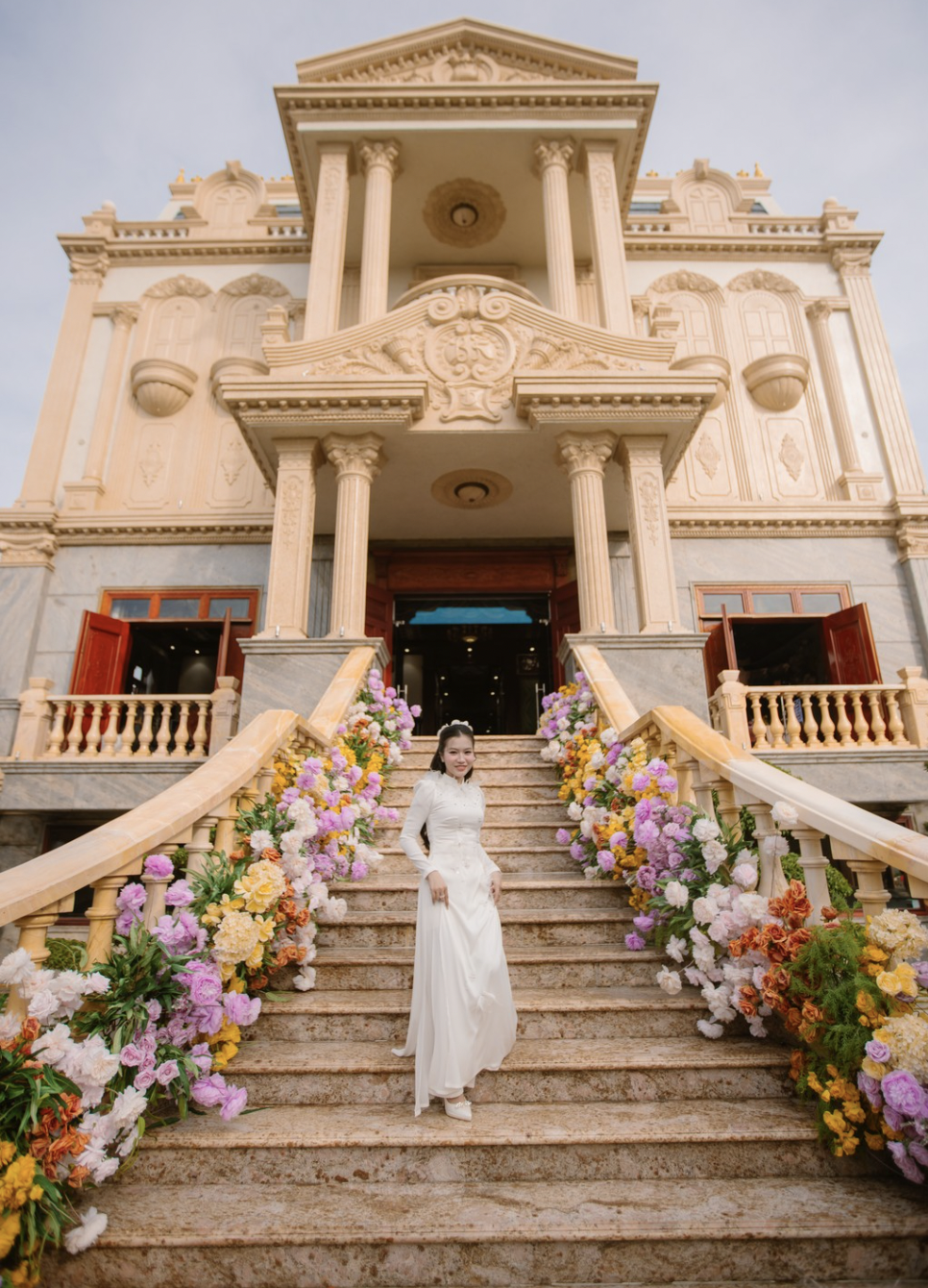 1773716956 226 Rap cuoi la dinh thu hon 100 ty hoa tuoi