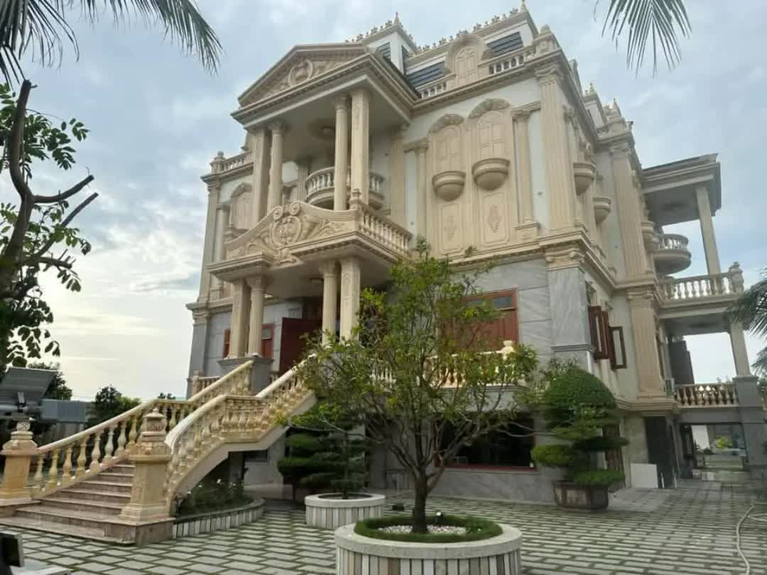 1773716962 272 Rap cuoi la dinh thu hon 100 ty hoa tuoi