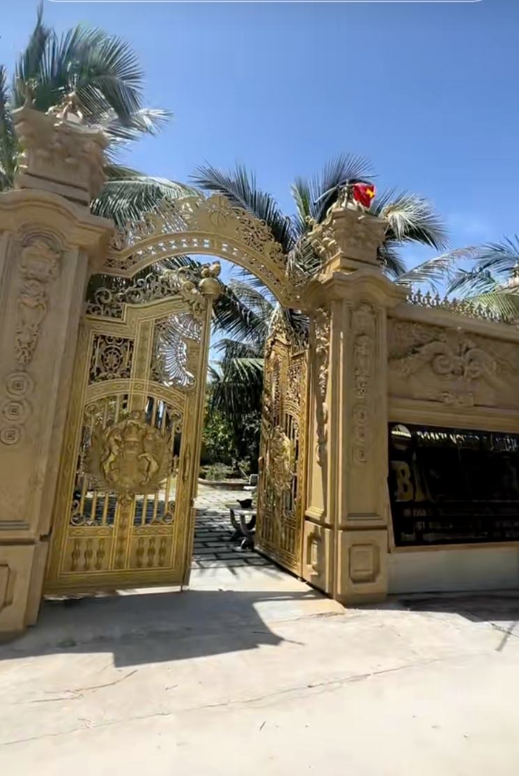 1773716965 332 Rap cuoi la dinh thu hon 100 ty hoa tuoi