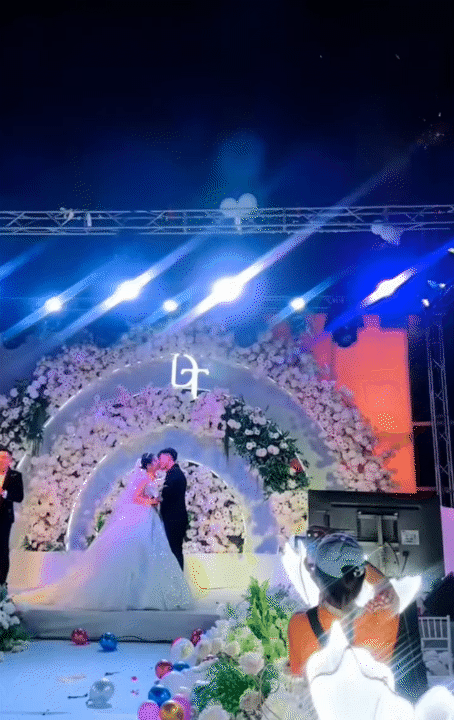 1773716968 673 Rap cuoi la dinh thu hon 100 ty hoa tuoi