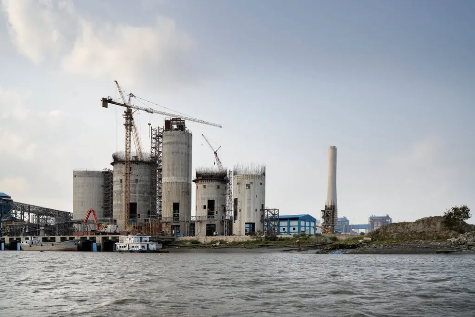 Cú sốc điện châu Á bùng nổ, có nơi làm việc 4 ngày/tuần để giữ điện  - 2