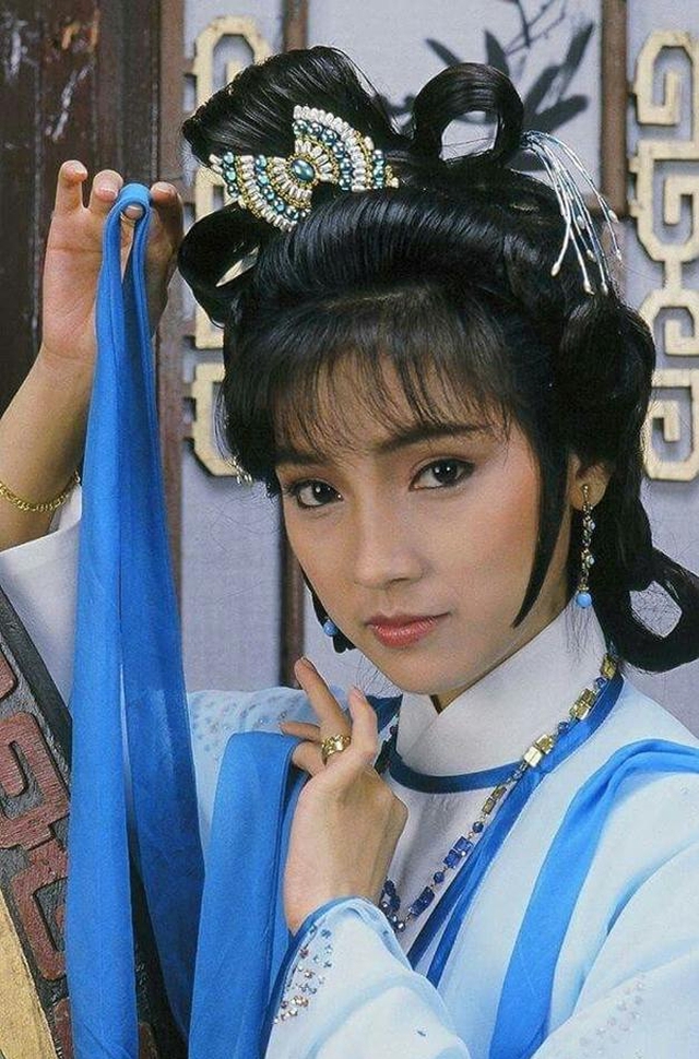 1773718295 603 Ngu Le Nhan TVB thap nien 1980 nhung doa hoa