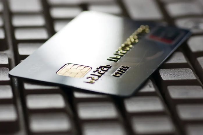 Tài khoản vừa phát sinh số dư 520 triệu đồng đã bị khấu trừ ngay 420 triệu, người chuyển khoản kiện ra tòa: 