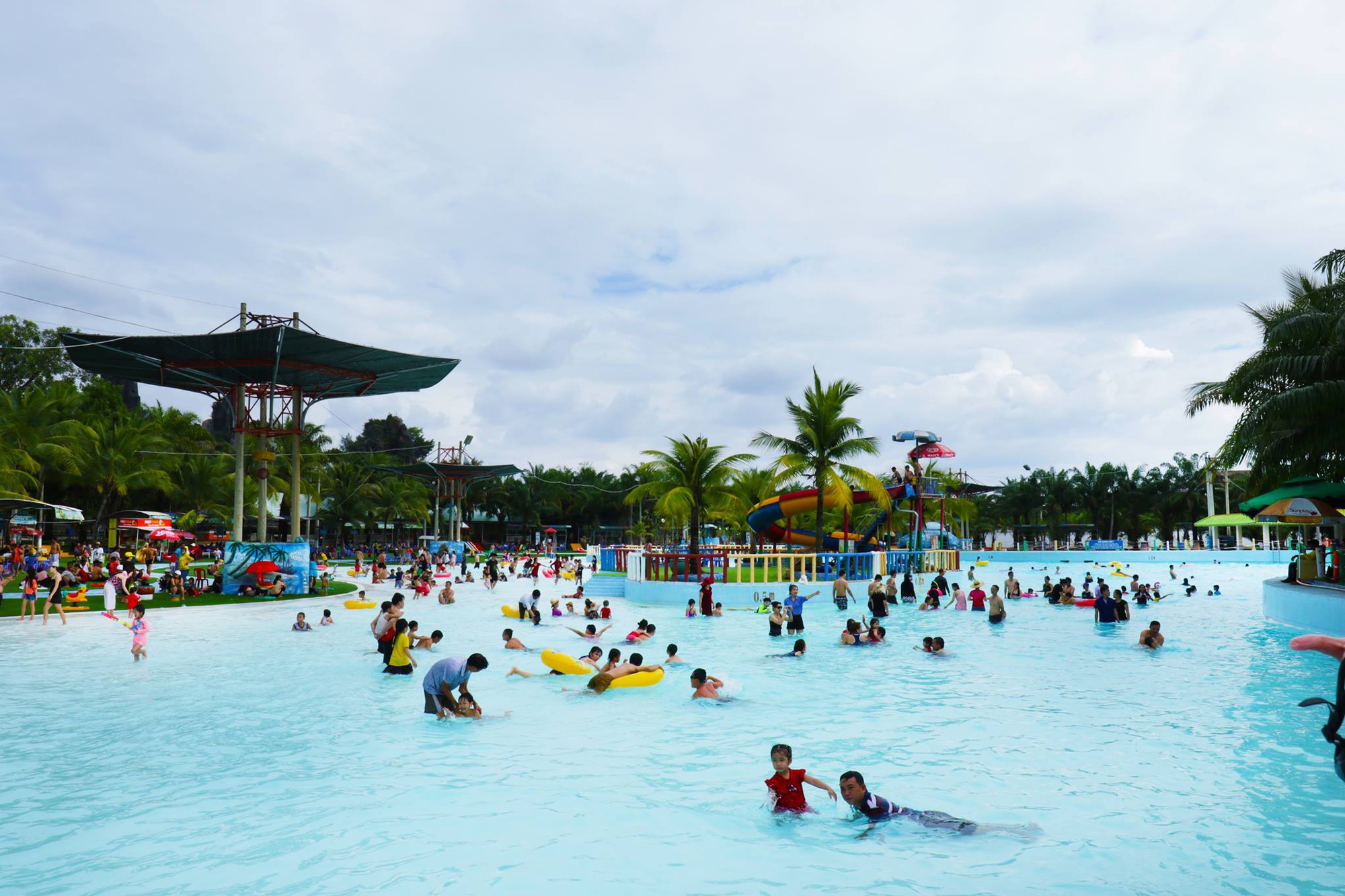 Khu du lịch Đại Nam của vợ chồng bà Nguyễn Phương Hằng sở hữu biển nhân tạo rộng hơn 21ha, lớn bậc nhất Việt Nam, có sức chứa lên đến 30.000 du khách- Ảnh 4.