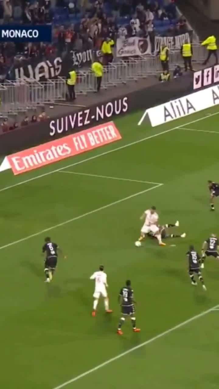 Kỹ thuật xoay người trên không của Cherki