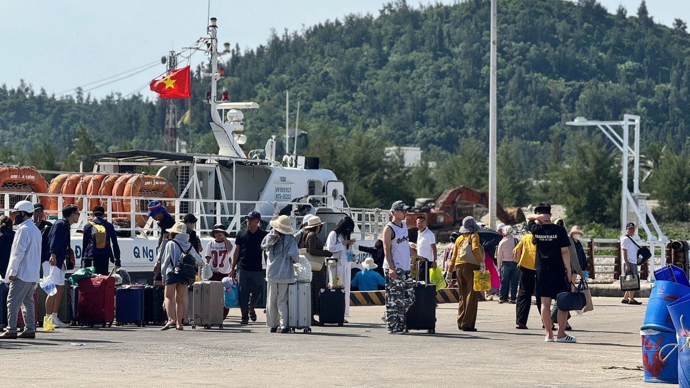 Vé tàu siêu tốc ra Lý Sơn tăng giá, lo du lịch ảnh hưởng- Ảnh 3.