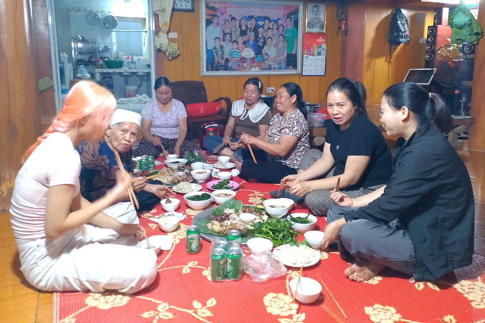 Mâm cỗ cúng bày không còn một chỗ trống của người Mường gây tò mò - 6