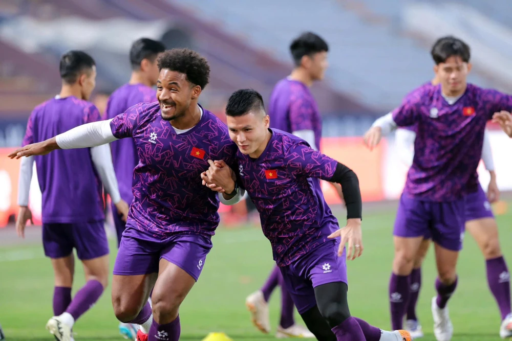 Ngoại binh nhập tịch Xuân Son chiếm một suất trên hàng công tuyển Việt Nam. Ảnh: CCT. nong-hlv-kim-sang-sik-choi-lon-goi-loat-cau-thu-nhap-tich-dai-chien-malaysia (2).jpg