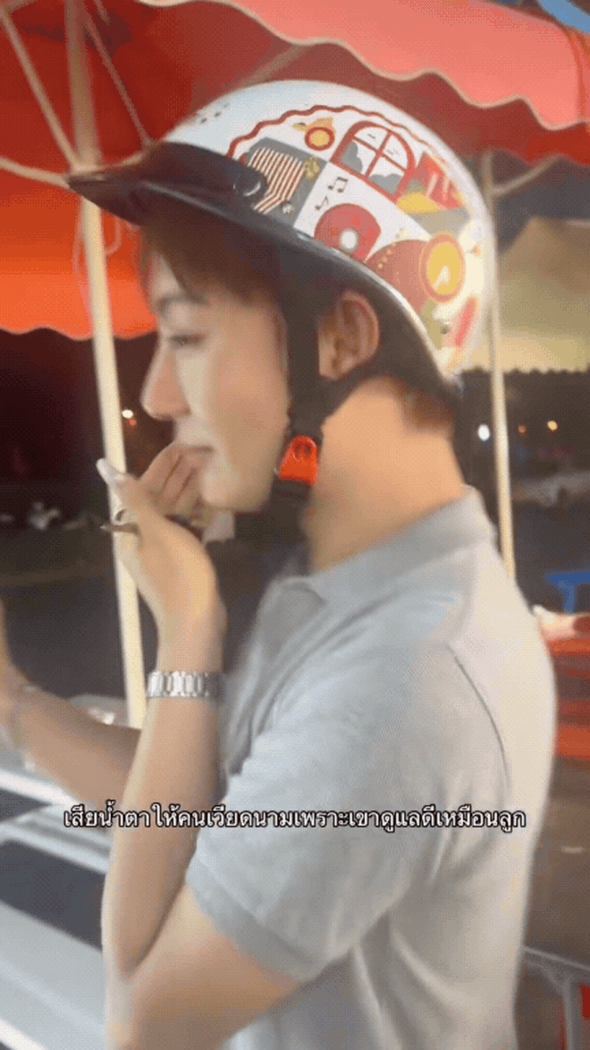 Khách Thái bật khóc nức nở giữa Đà Nẵng: Khách Thái bật khóc nức nở giữa Đà Nẵng: