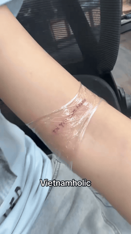 Khách Thái bật khóc nức nở giữa Đà Nẵng: 