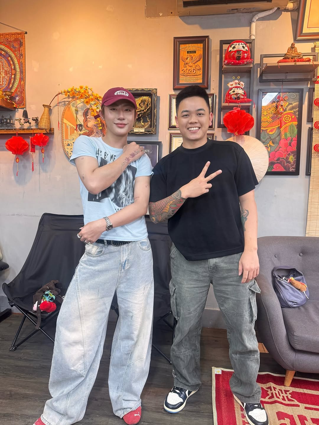 Khách Thái bật khóc nức nở giữa Đà Nẵng: 