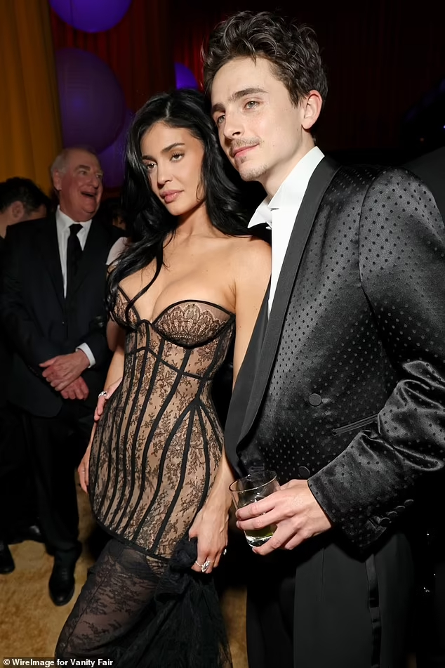 Chị chồng em dâu bất hòa nhất Oscar 2026: Chị gái Timothée Chalamet ghét Kylie Jenner ra mặt, còn chẳng thèm để đối phương vào tầm mắt?- Ảnh 4.