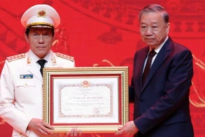 Tổng Bí thư Tô Lâm trao tặng Huân chương Hồ Chí Minh cho lực lượng Tình báo Công an nhân dân 