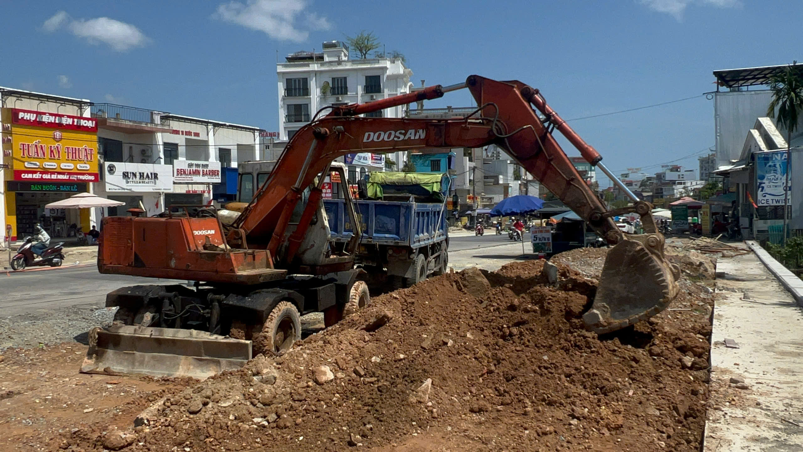 Nhà thầu ở Huế bị đề nghị chấm dứt hợp đồng vì chậm tiến độ thi công - Ảnh 5.