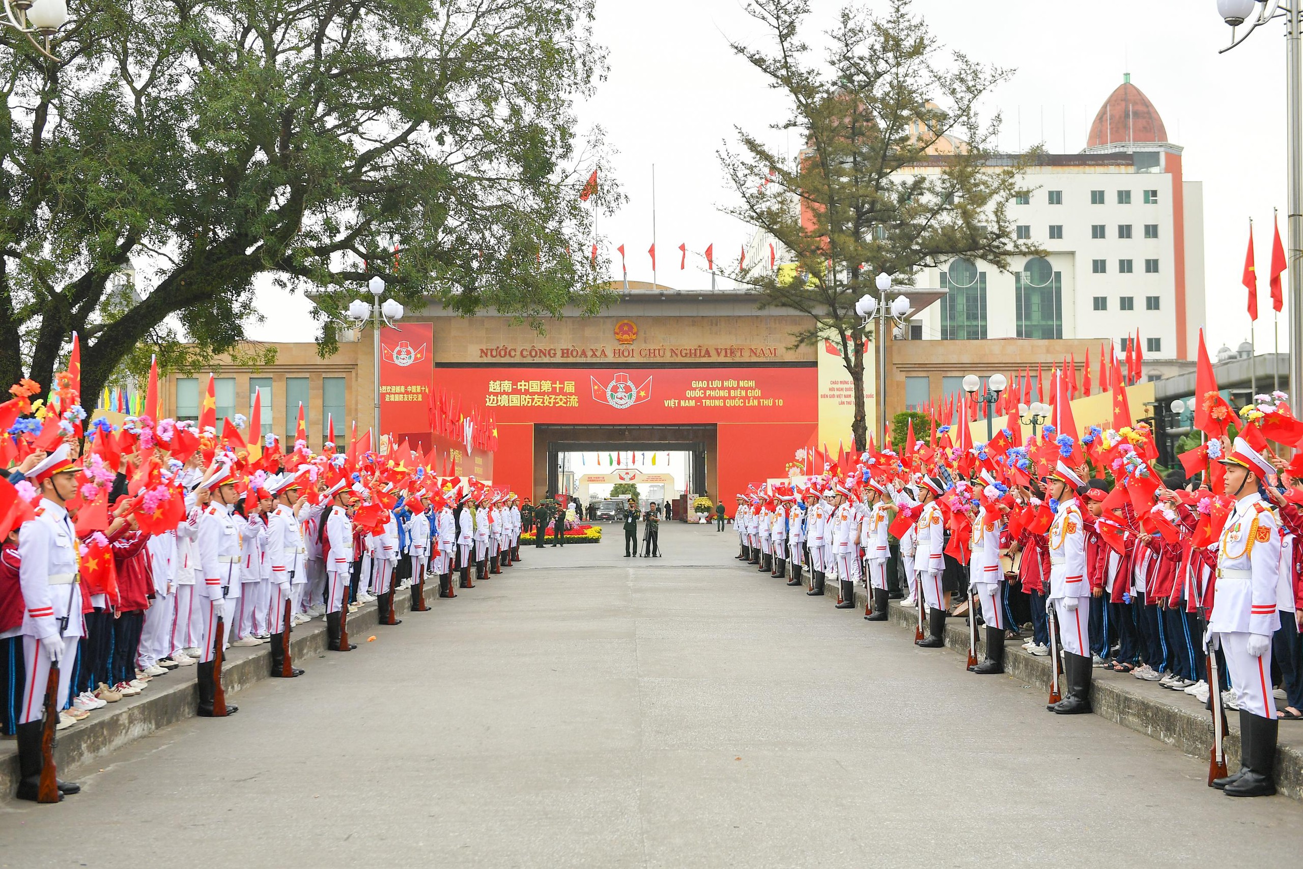 Tổng duyệt Giao lưu hữu nghị quốc phòng biên giới Việt Nam - Trung Quốc lần thứ 10 - Ảnh 2.