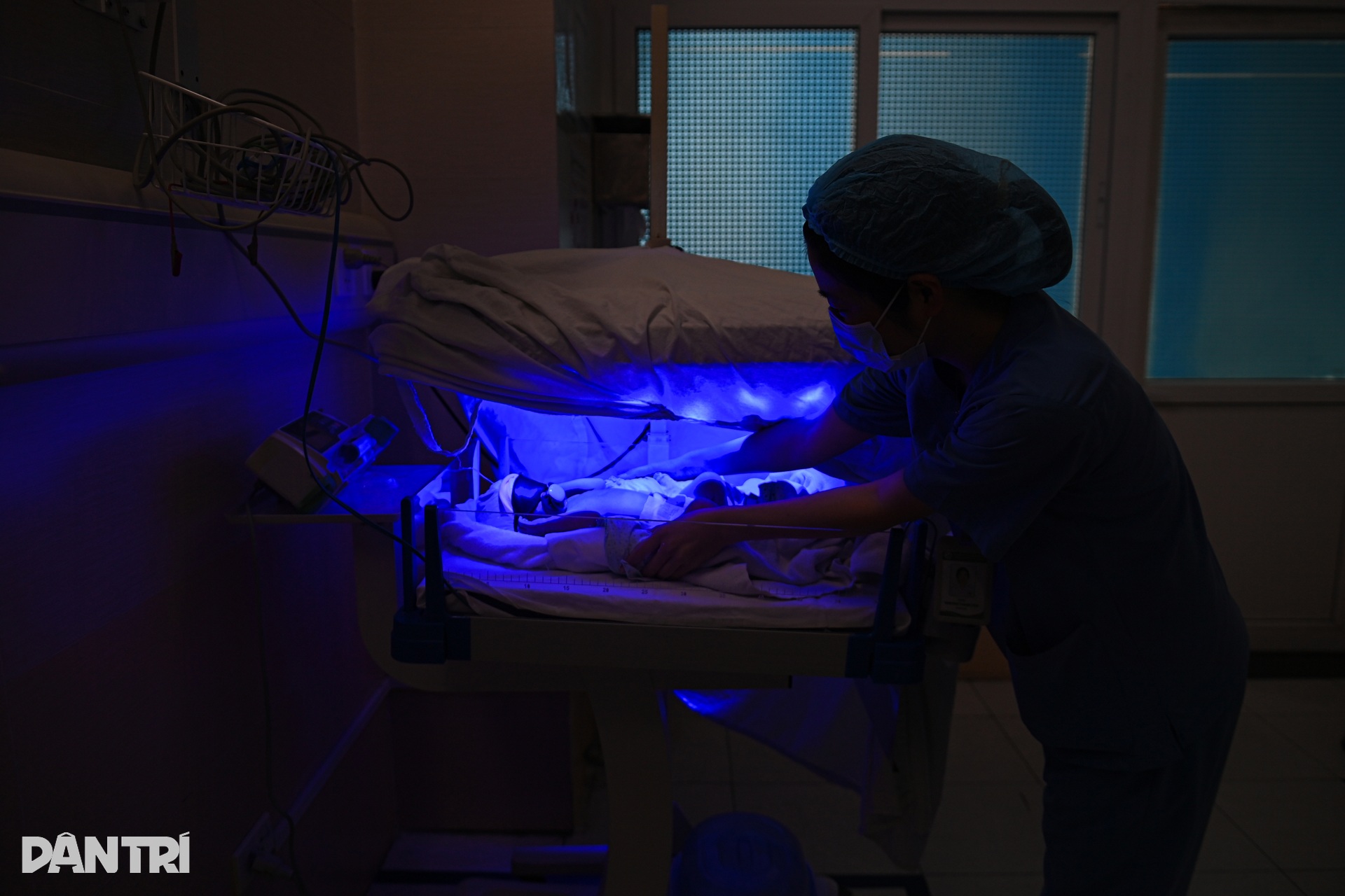 Những em bé lớn lên trong lồng ấp - 7