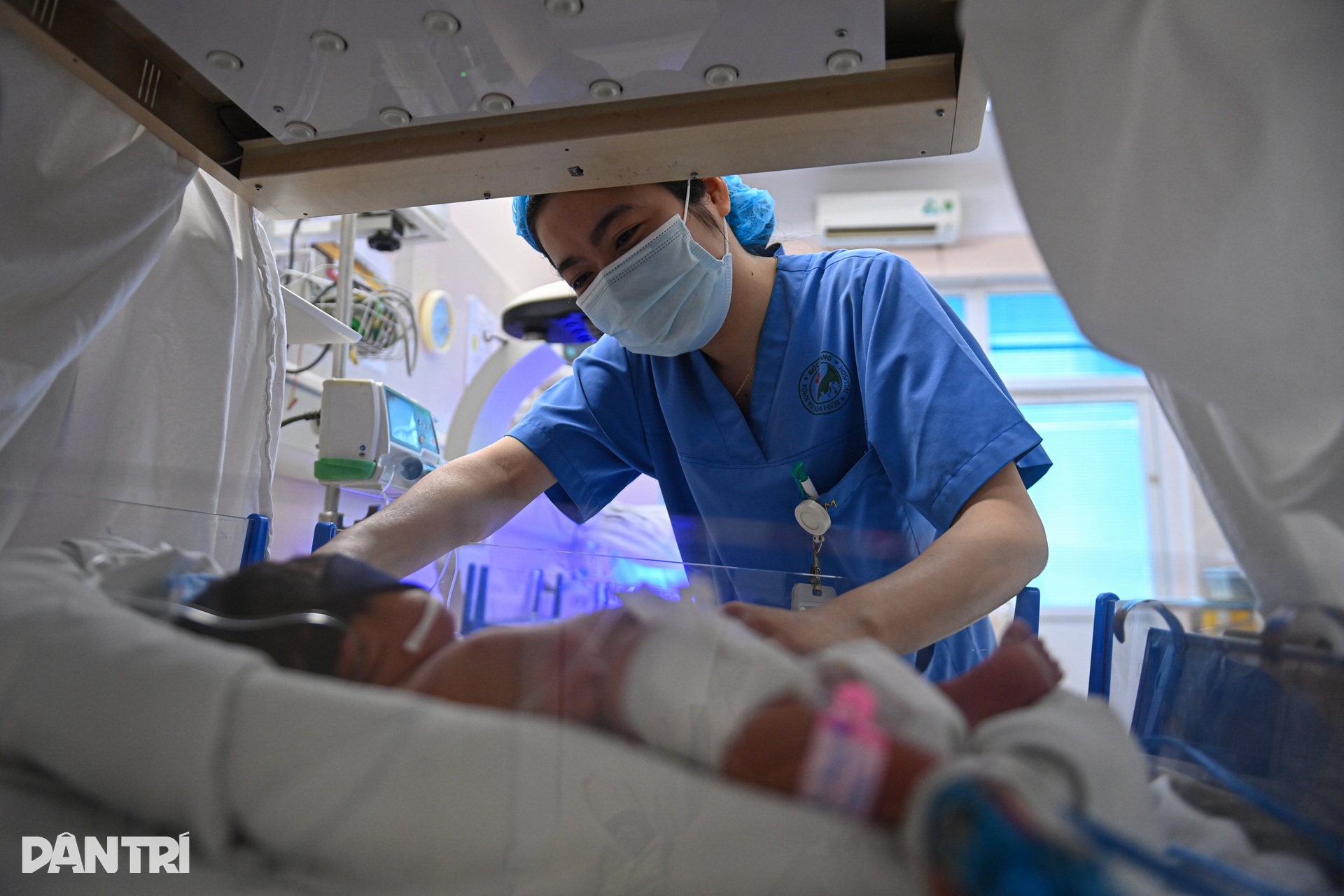 Những em bé lớn lên trong lồng ấp - 8