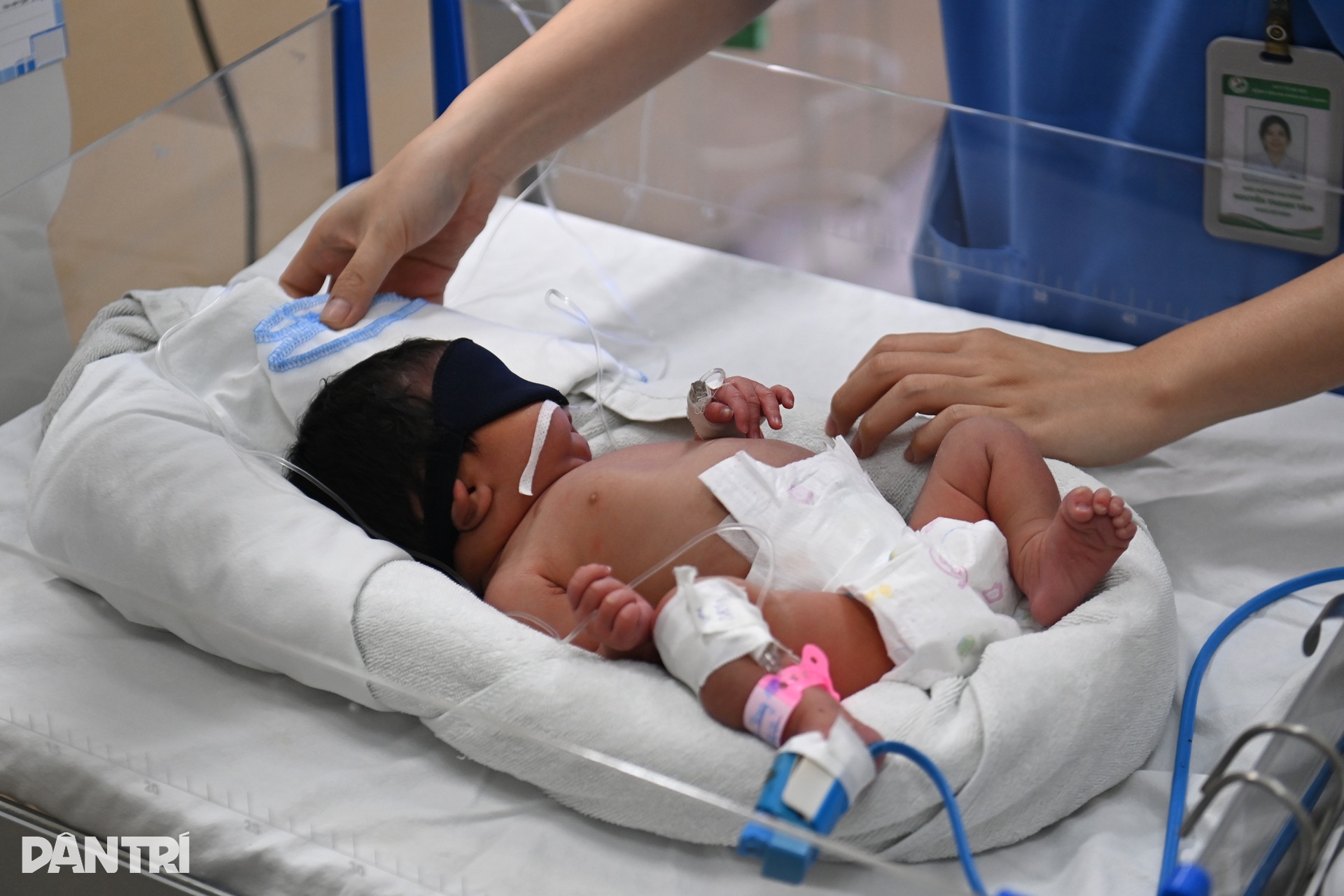 Những em bé lớn lên trong lồng ấp - 9