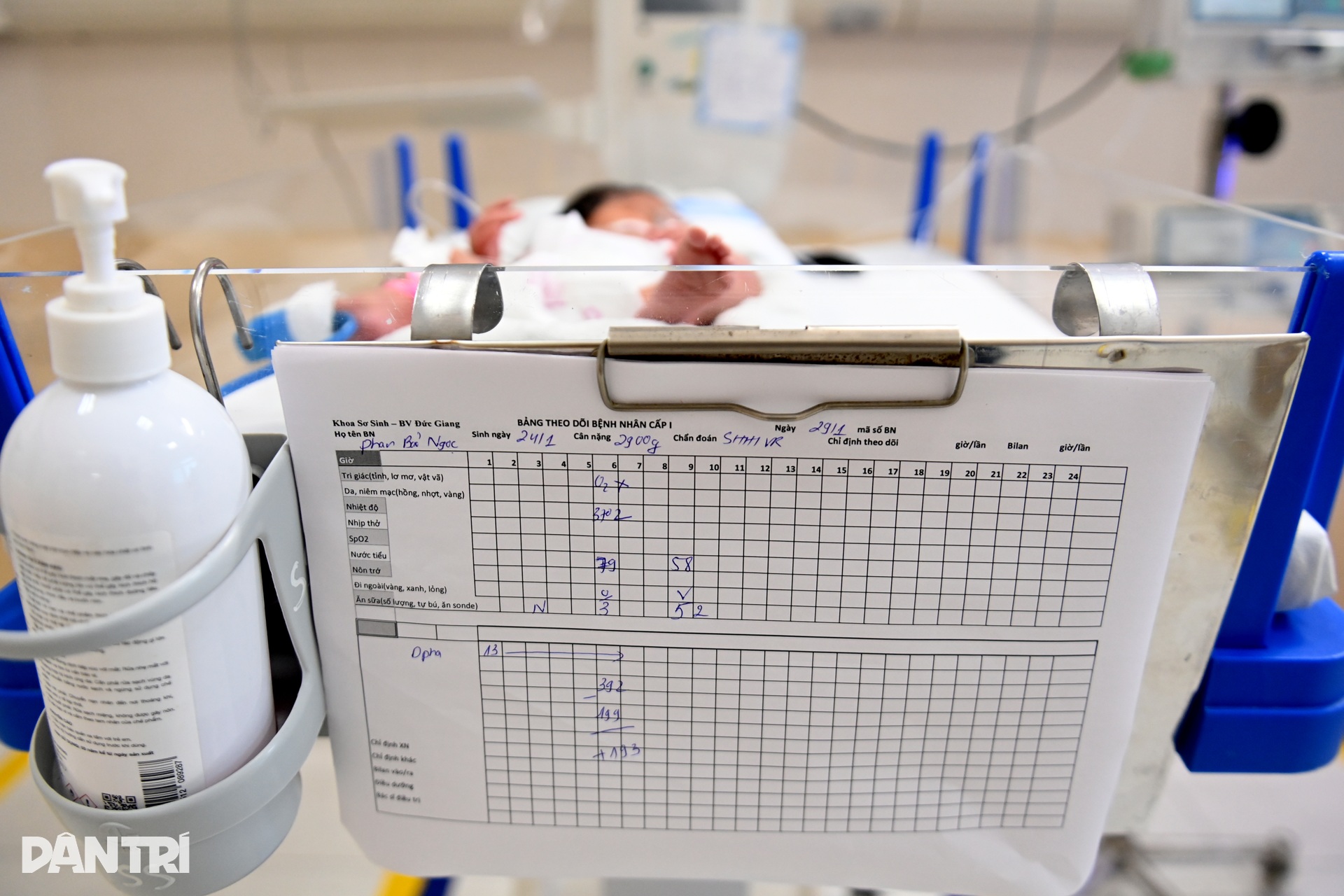 Những em bé lớn lên trong lồng ấp - 10