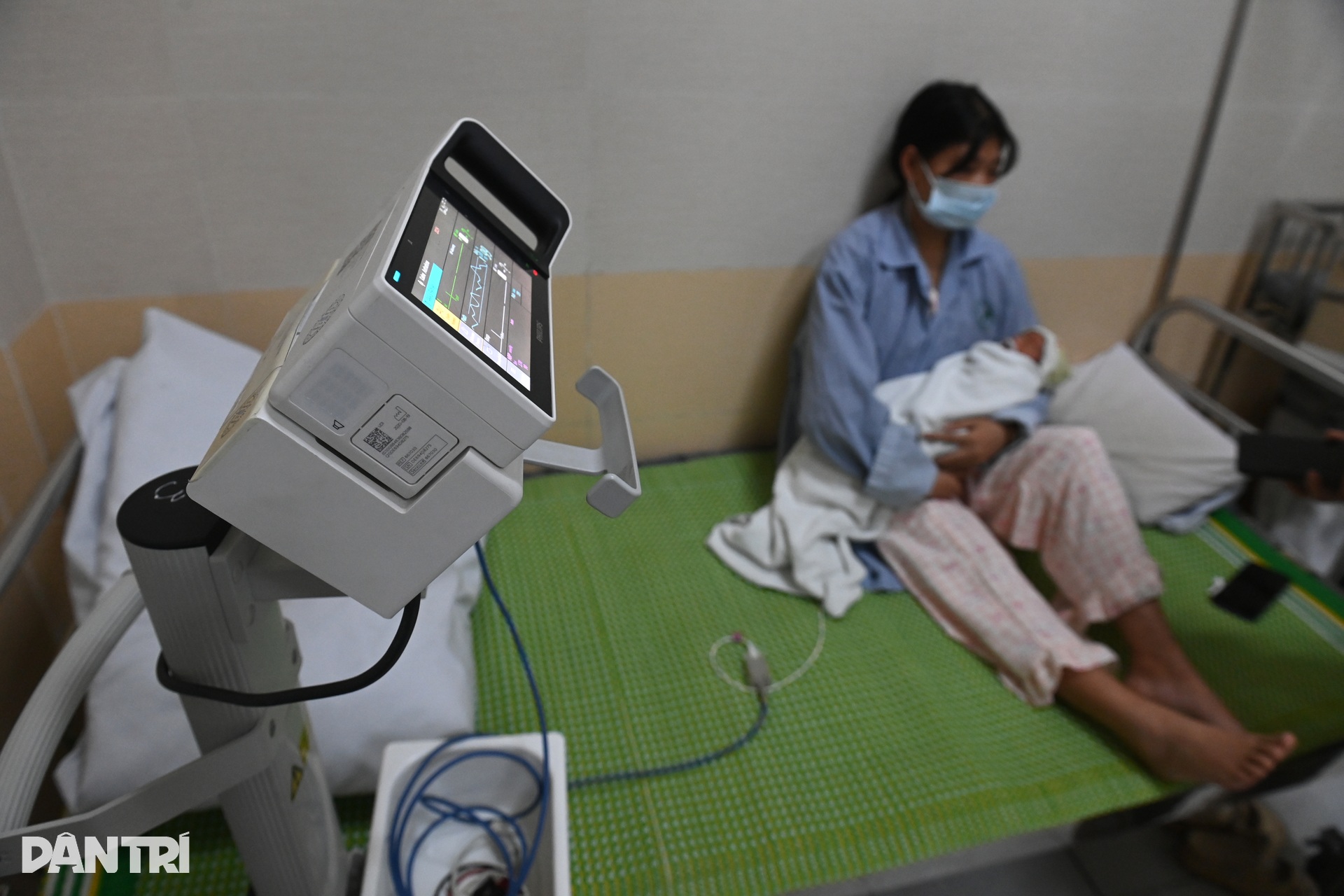 Những em bé lớn lên trong lồng ấp - 12