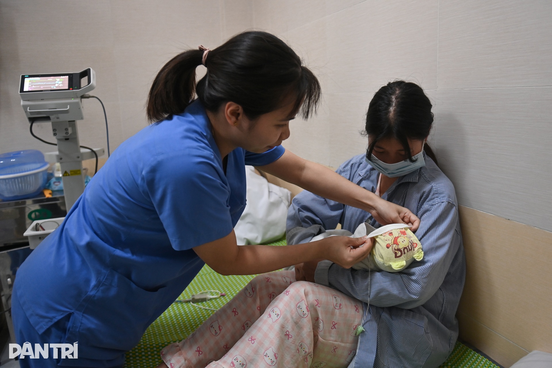 Những em bé lớn lên trong lồng ấp - 14