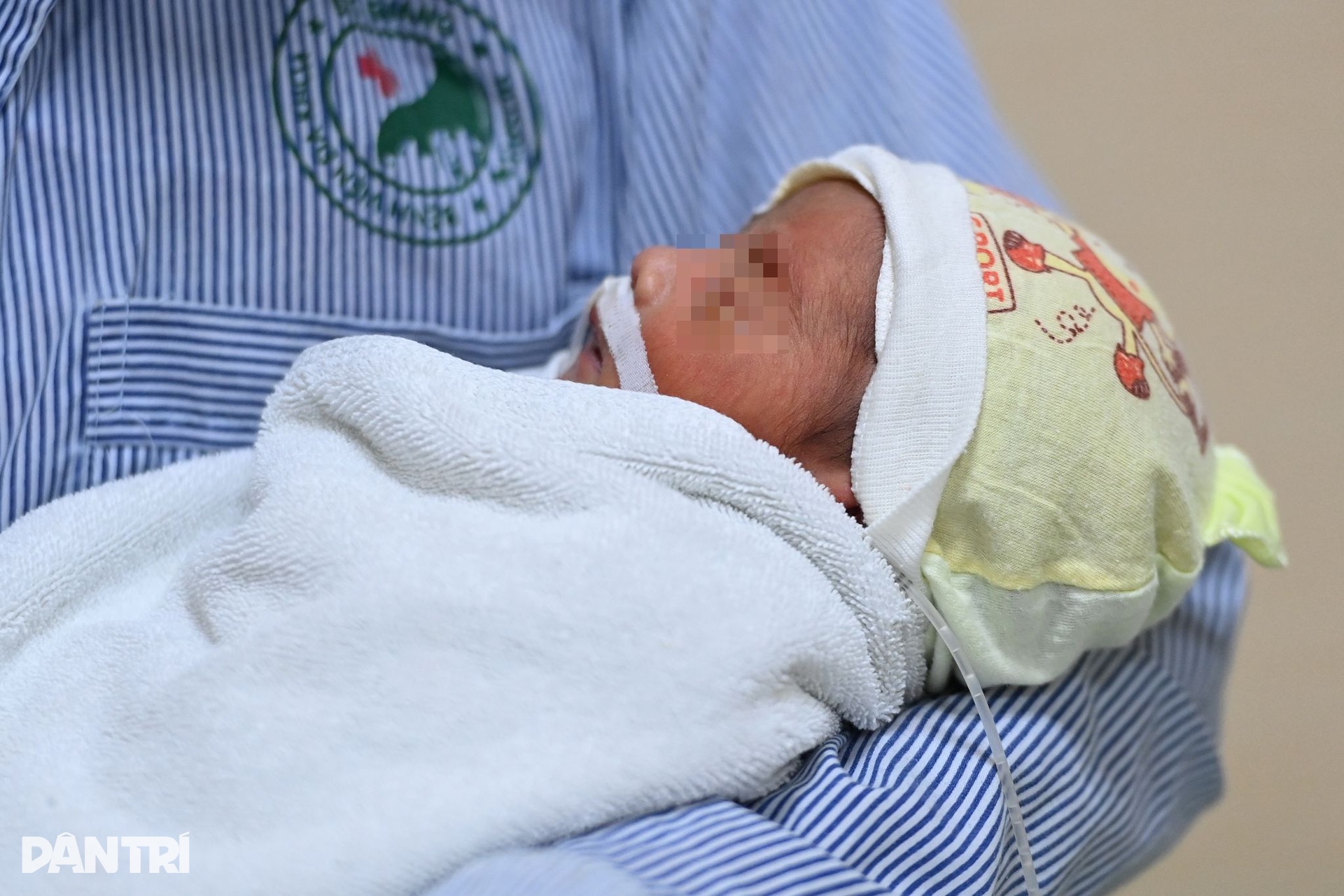 Những em bé lớn lên trong lồng ấp - 15