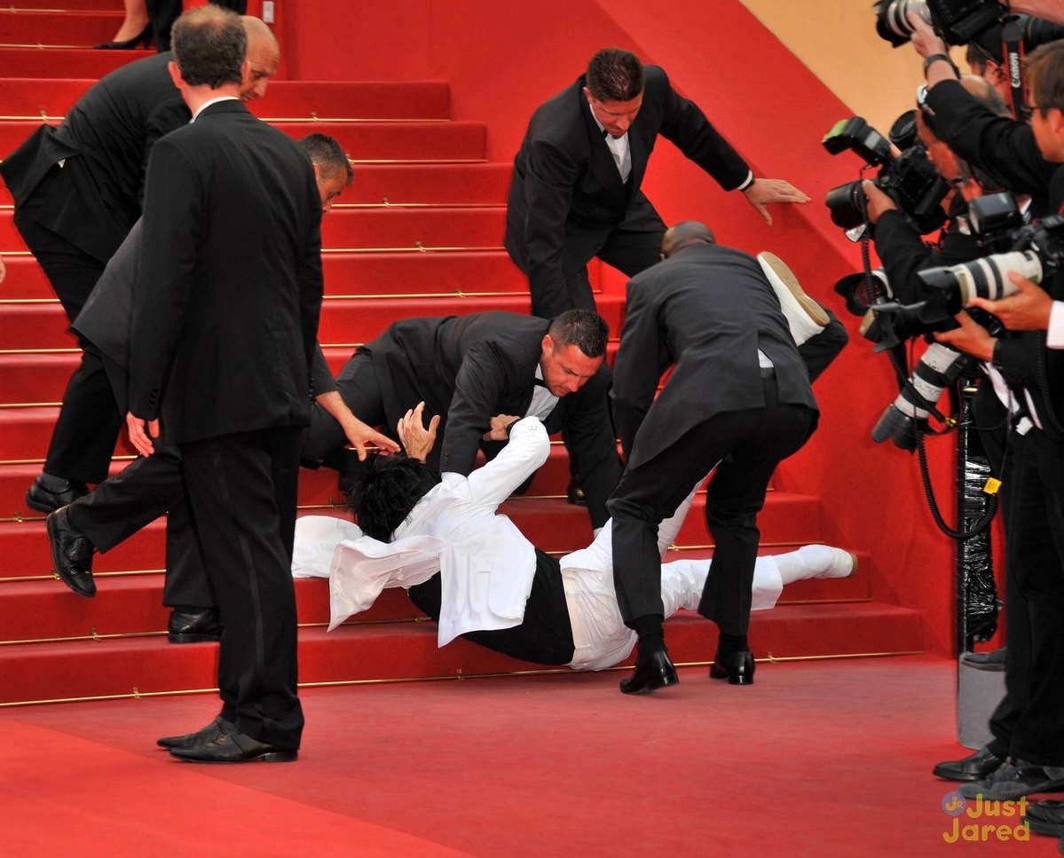 Rần rần khoảnh khắc Timothée Chalamet té lộn cổ trên thảm đỏ Oscar, thực hư ra sao?- Ảnh 4.