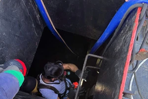 3 thuyền viên tử vong khi xuống hầm tàu hàng hút nước ở Khánh Hòa