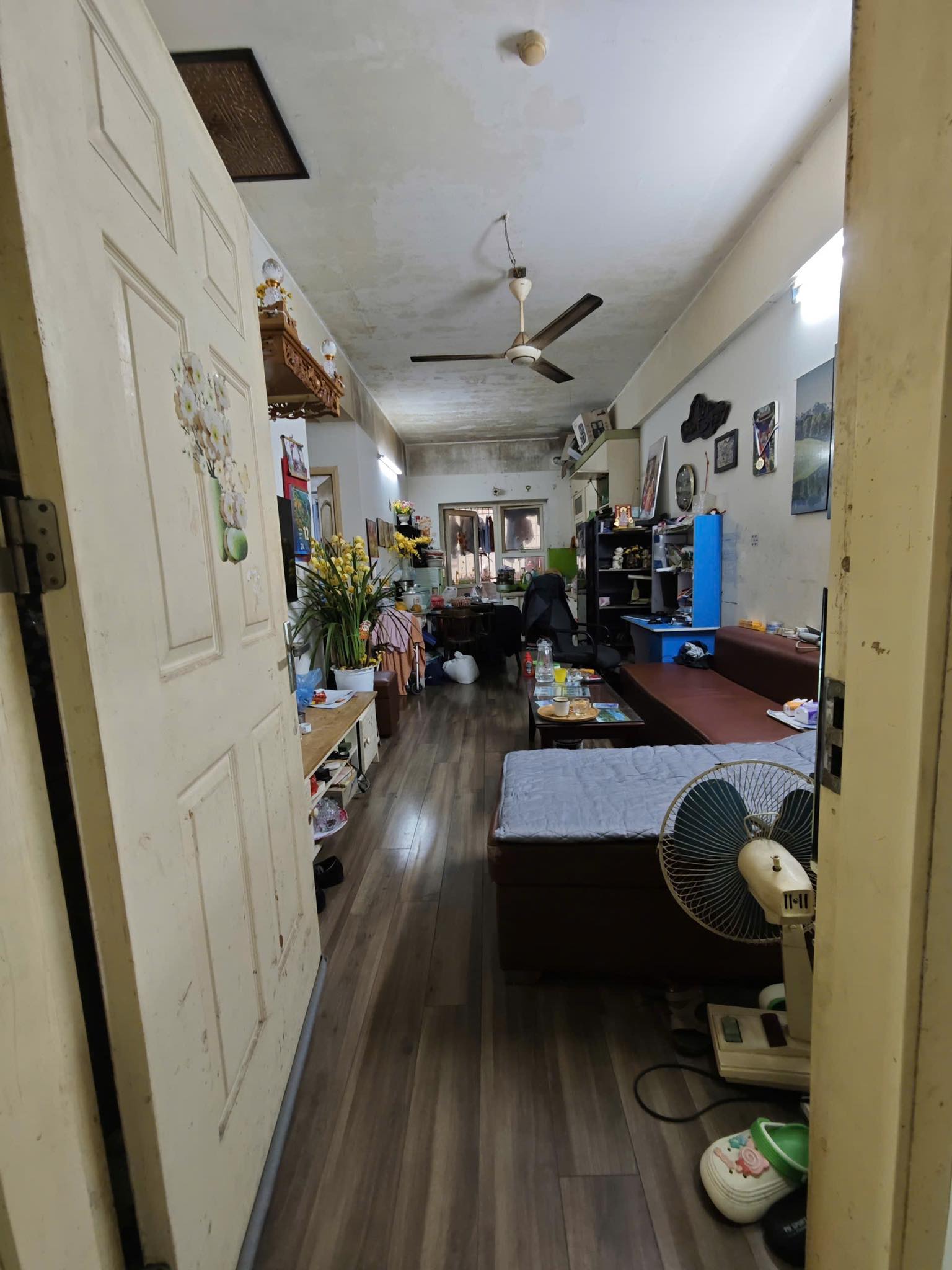 Rao bán căn hộ 58m² giá 3 tỷ nhưng tường ẩm thấp, mốc meo ở HH Linh Đàm: Cận cảnh bên trong khiến nhiều người choáng váng- Ảnh 2.