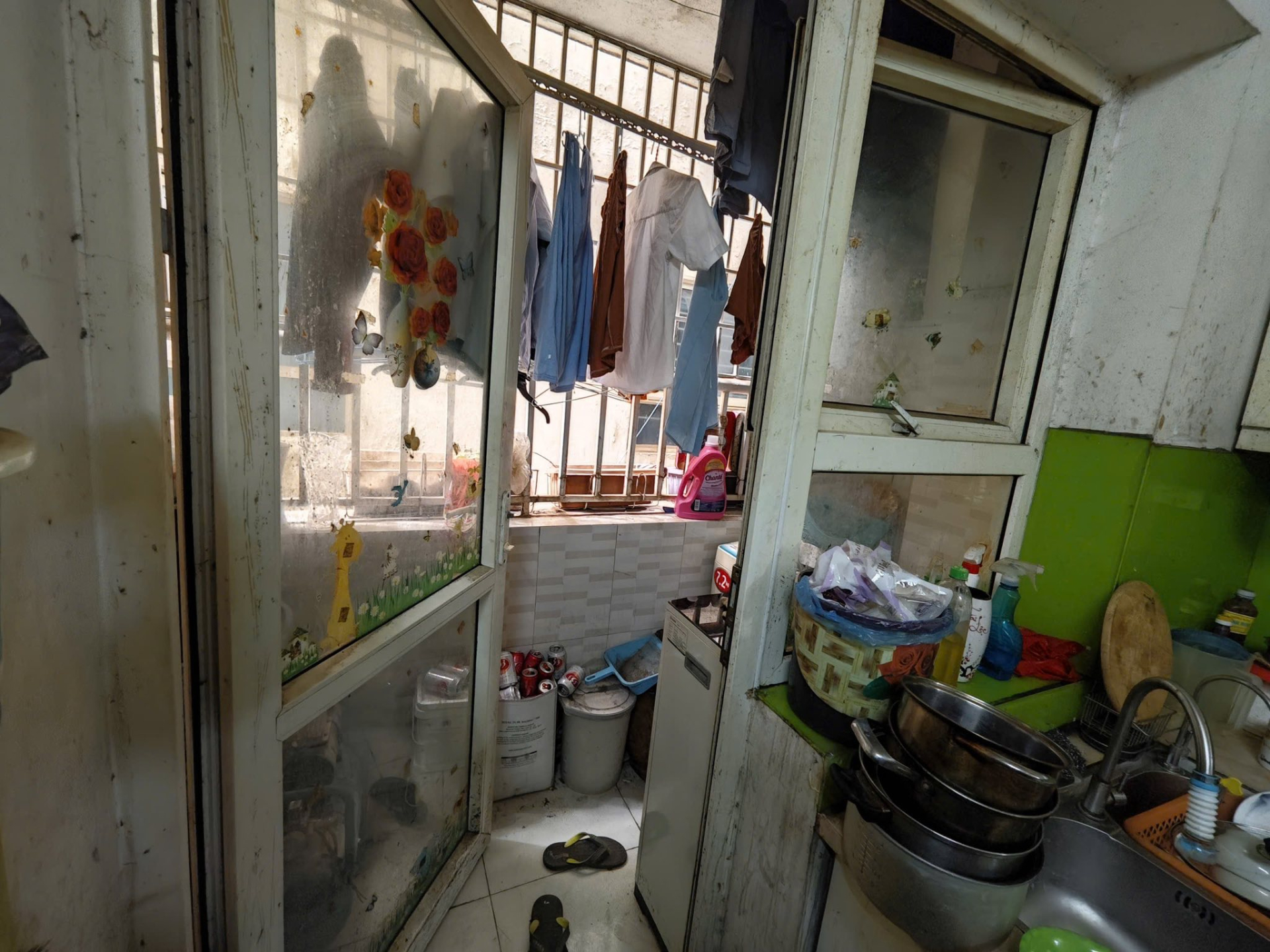 Rao bán căn hộ 58m² giá 3 tỷ nhưng tường ẩm thấp, mốc meo ở HH Linh Đàm: Cận cảnh bên trong khiến nhiều người choáng váng- Ảnh 4.