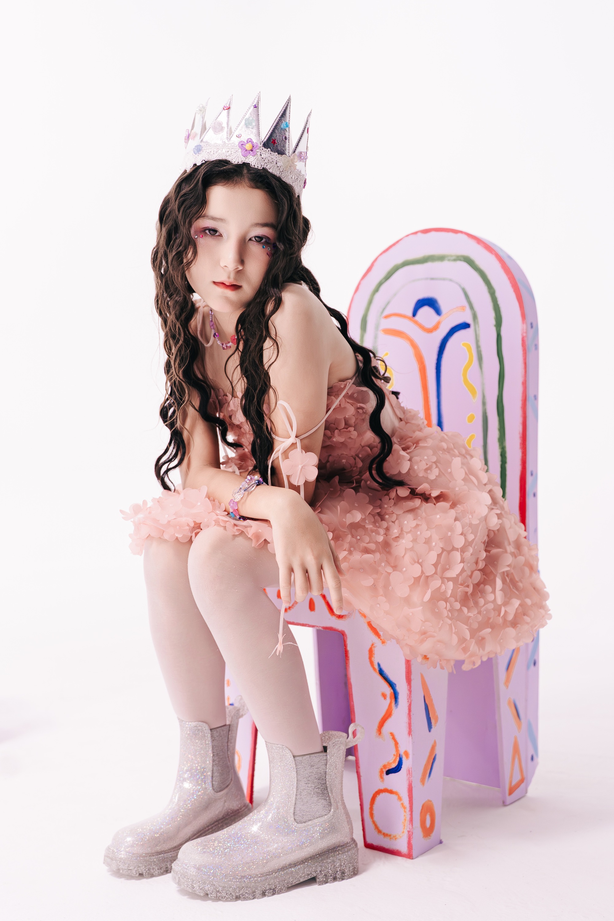 Để con tham gia nghệ thuật từ rất sớm, gia đình của Emily Wagner đặt tiêu chí phù hợp với độ tuổi và thể hiện được tính cách cá nhân của con gái, không chạy theo xu hướng