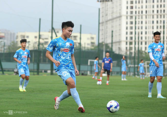 Tiền đạo Nguyễn Minh Tâm của CLB HAGL tập cùng đội tuyển U23 Việt Nam tại sân Trung tâm đào tạo bóng đá trẻ Việt Nam ở Hà Nội, ngày 17/3/2026. Ảnh: Hiếu Lương