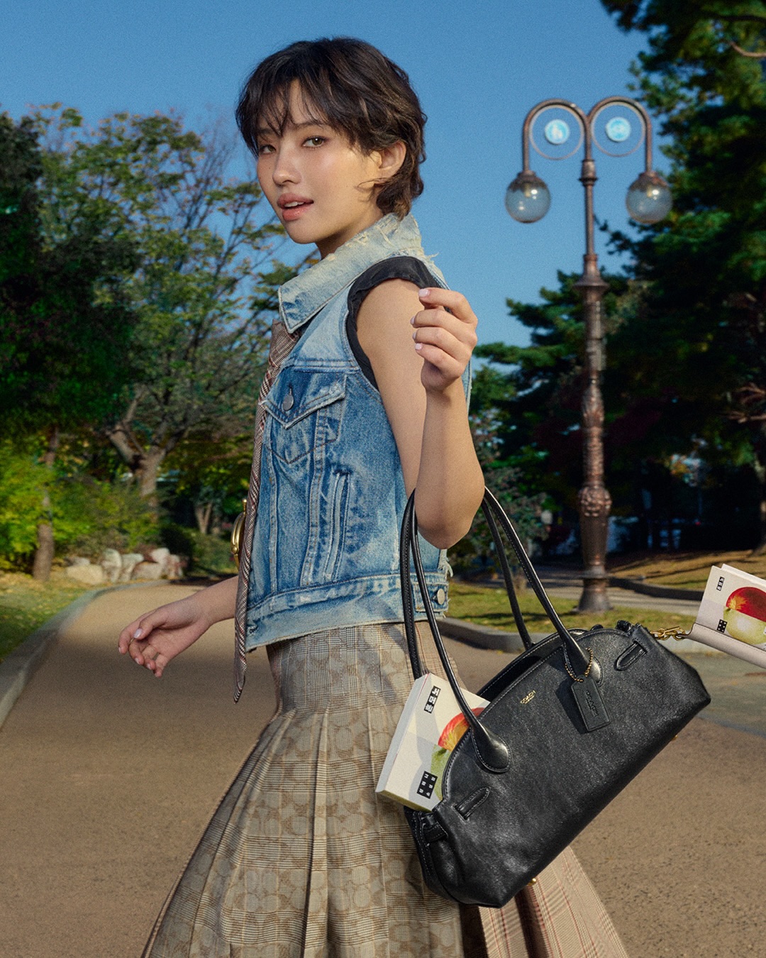 2026, dáng túi này sẽ hiện diện khắp nơi: Jennie đẩy Chanel hot nhất trend, giờ thì brand nào cũng có- Ảnh 5.