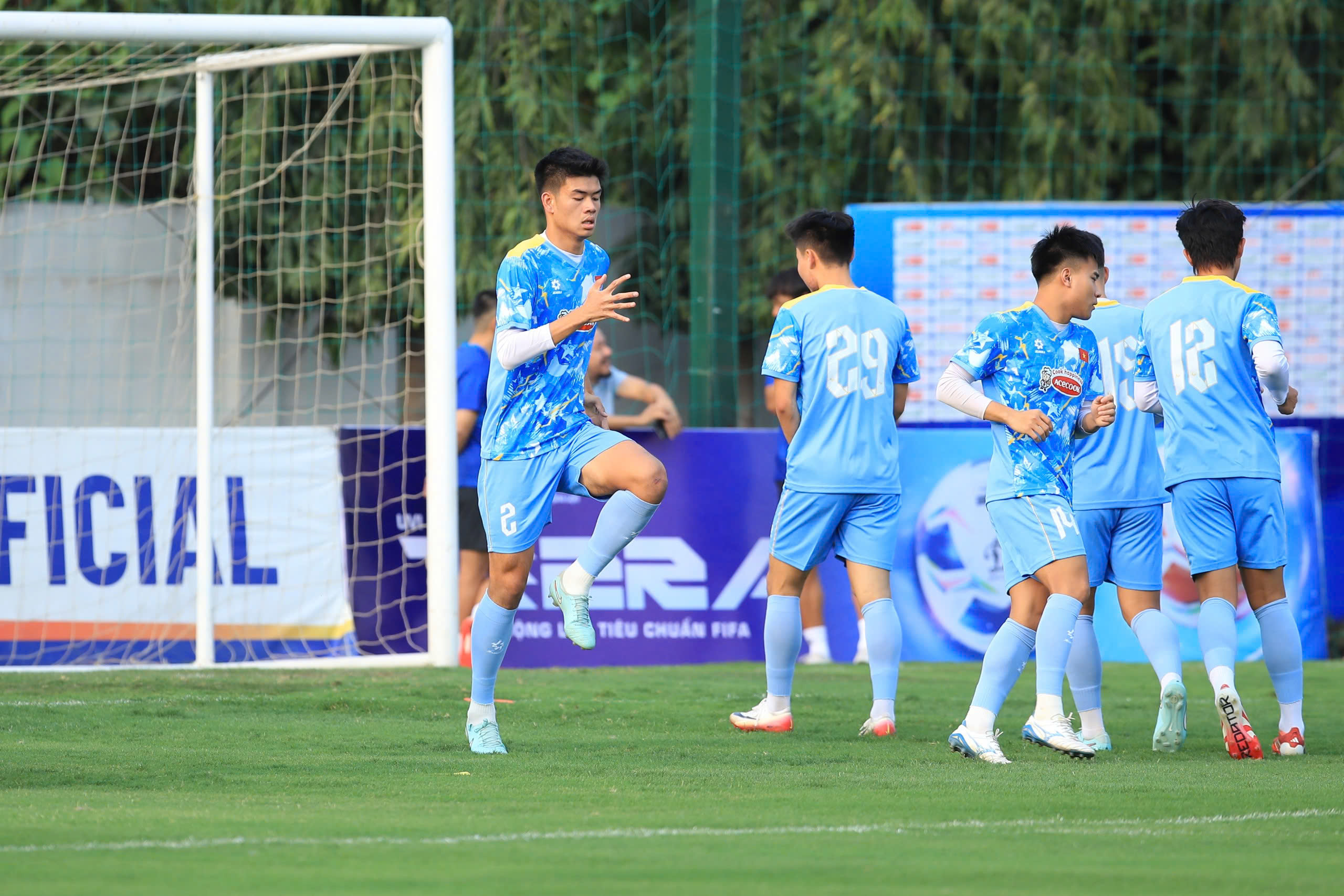 ‘Tòa tháp’ 1,96 m và Việt kiều Moric nổi bần bật giữa dàn sao U.23 Việt Nam, trợ lý thầy Kim lên tiếng- Ảnh 3.