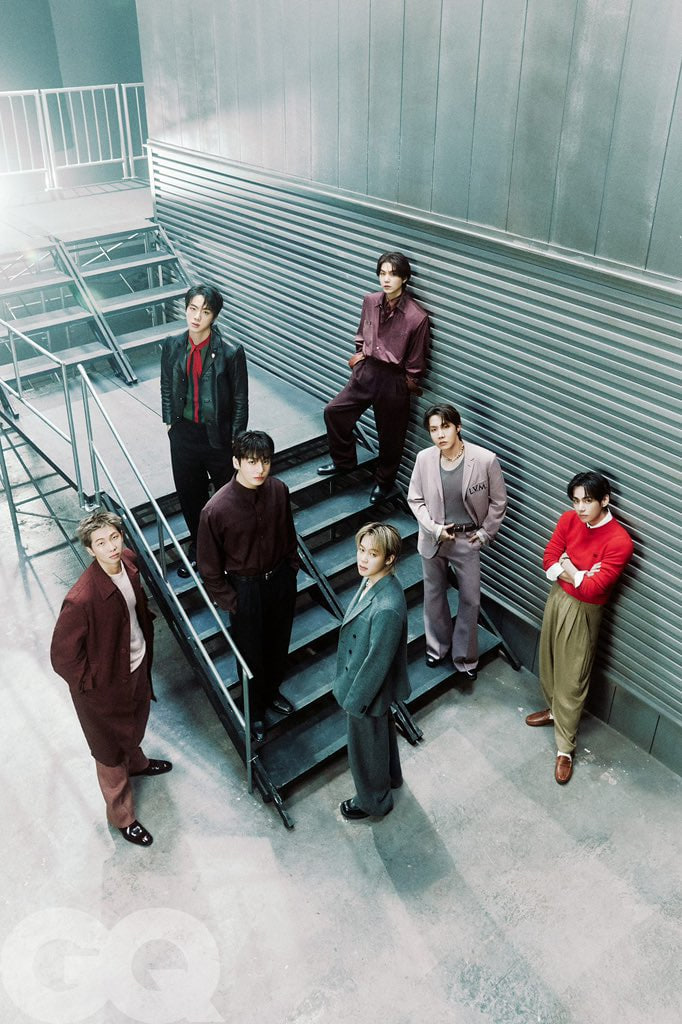 Fandom phiền nhất thế giới: Cả nhóm người soi camera an ninh, giám sát màn comeback của 7 chàng trai quyền lực nhất Hàn Quốc- Ảnh 9.