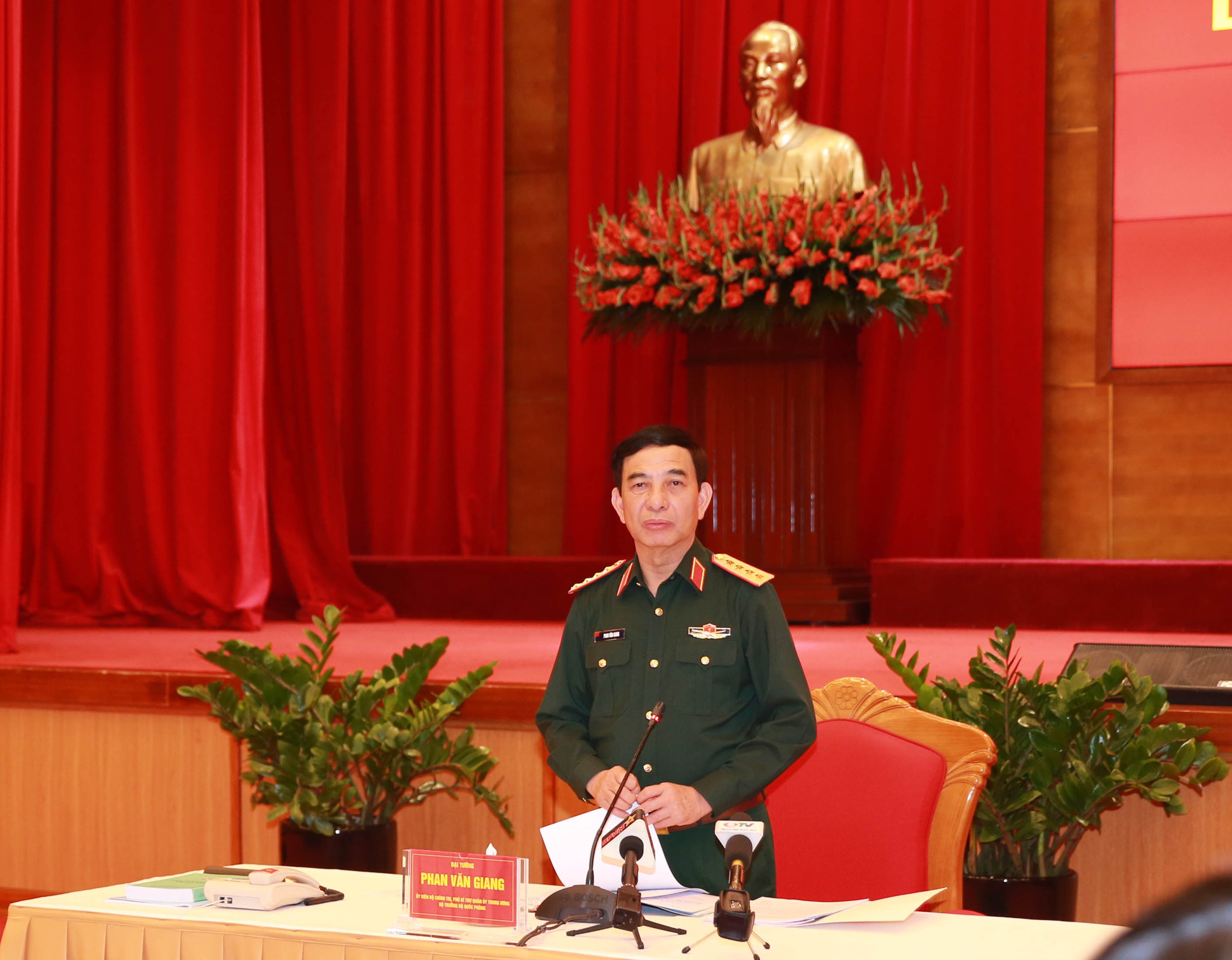 Đại tướng Phan Văn Giang: Quảng Ninh phát triển kinh tế phải gắn với bảo đảm vững chắc quốc phòng- Ảnh 2.