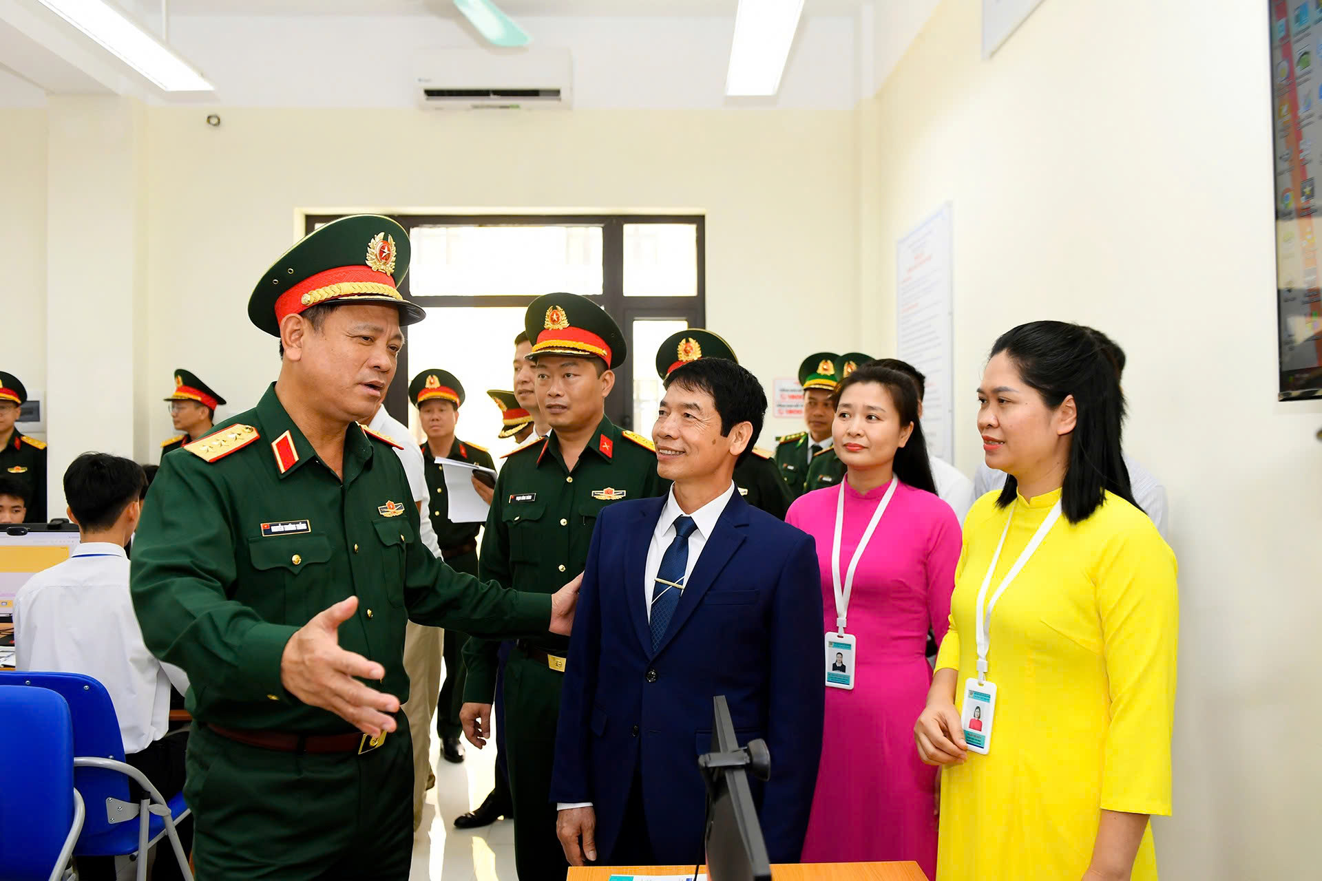 Đại tướng Phan Văn Giang: Quảng Ninh phát triển kinh tế phải gắn với bảo đảm vững chắc quốc phòng- Ảnh 3.