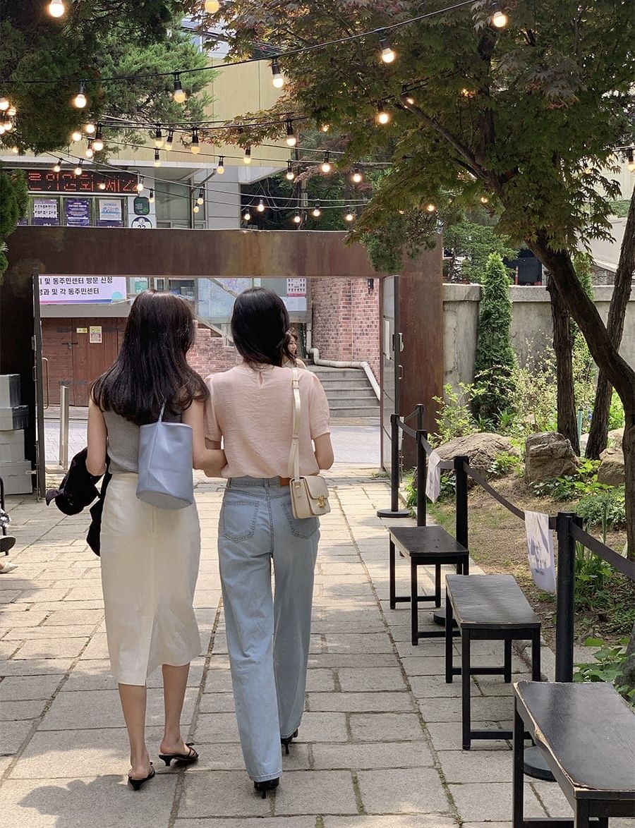 2 người bạn cùng đi làm, thu nhập như nhau: 1 người mua vàng - 1 người không, 10 năm sau mới thấy sự khác biệt- Ảnh 3.