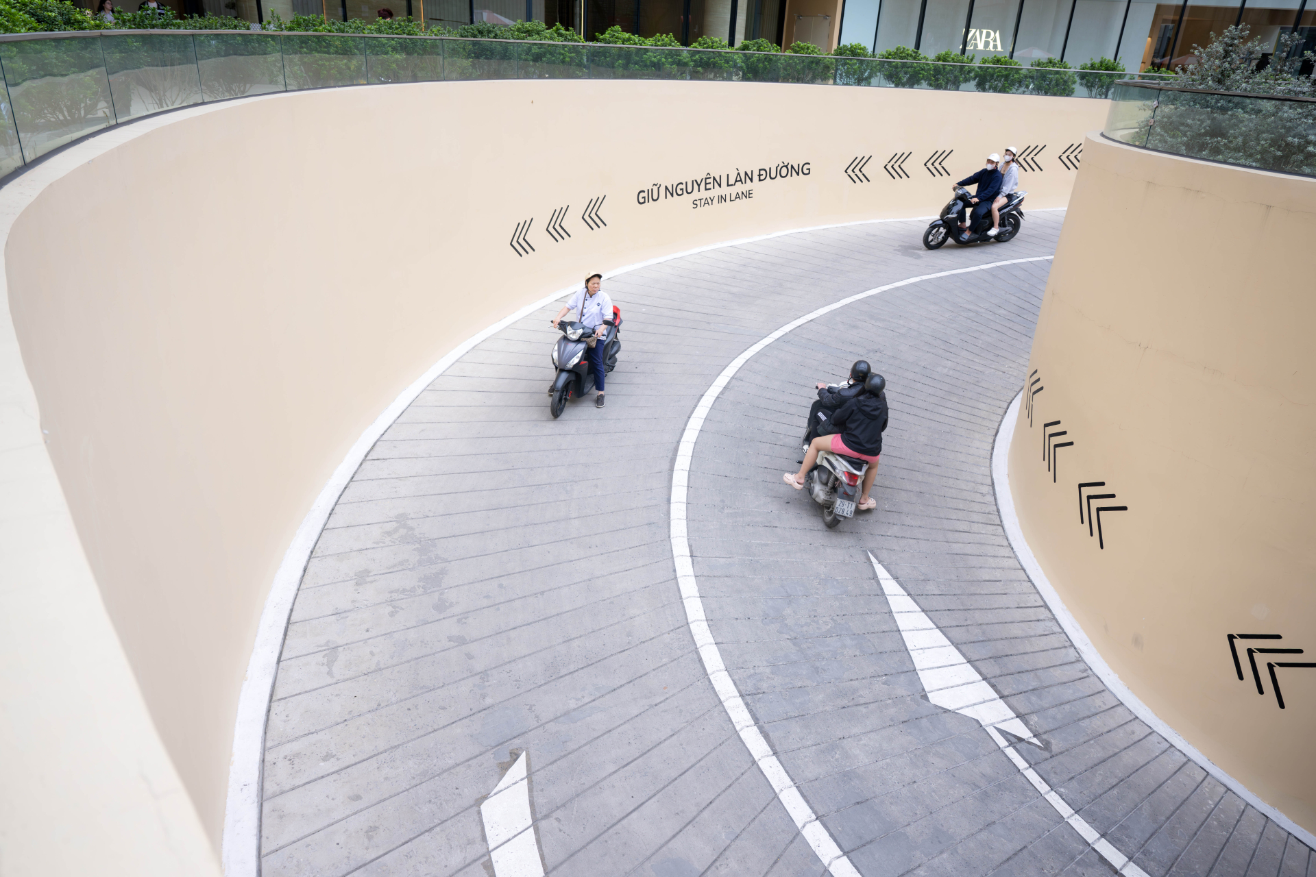 Trực tiếp lái xuống hầm xe “ám ảnh” nhất Hà Nội lúc này, liệu có đáng sợ như lời đồn?- Ảnh 6.