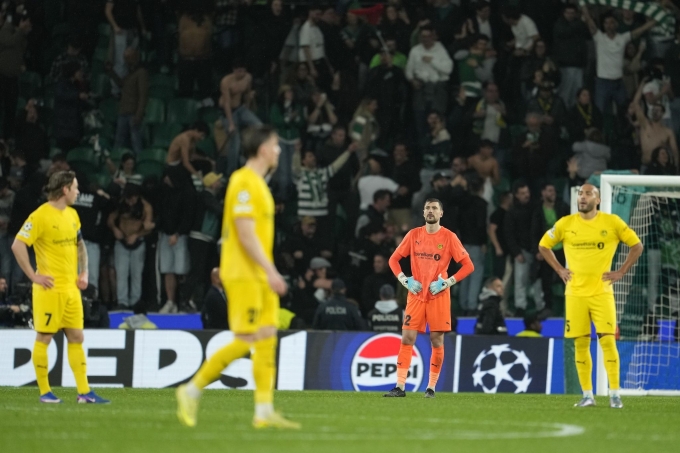 Cầu thủ Bodo/Glimt thất thần trên sân Jose Alvalade, Lisbon, Bồ Đào Nha hôm 17/3. Ảnh: Reuters