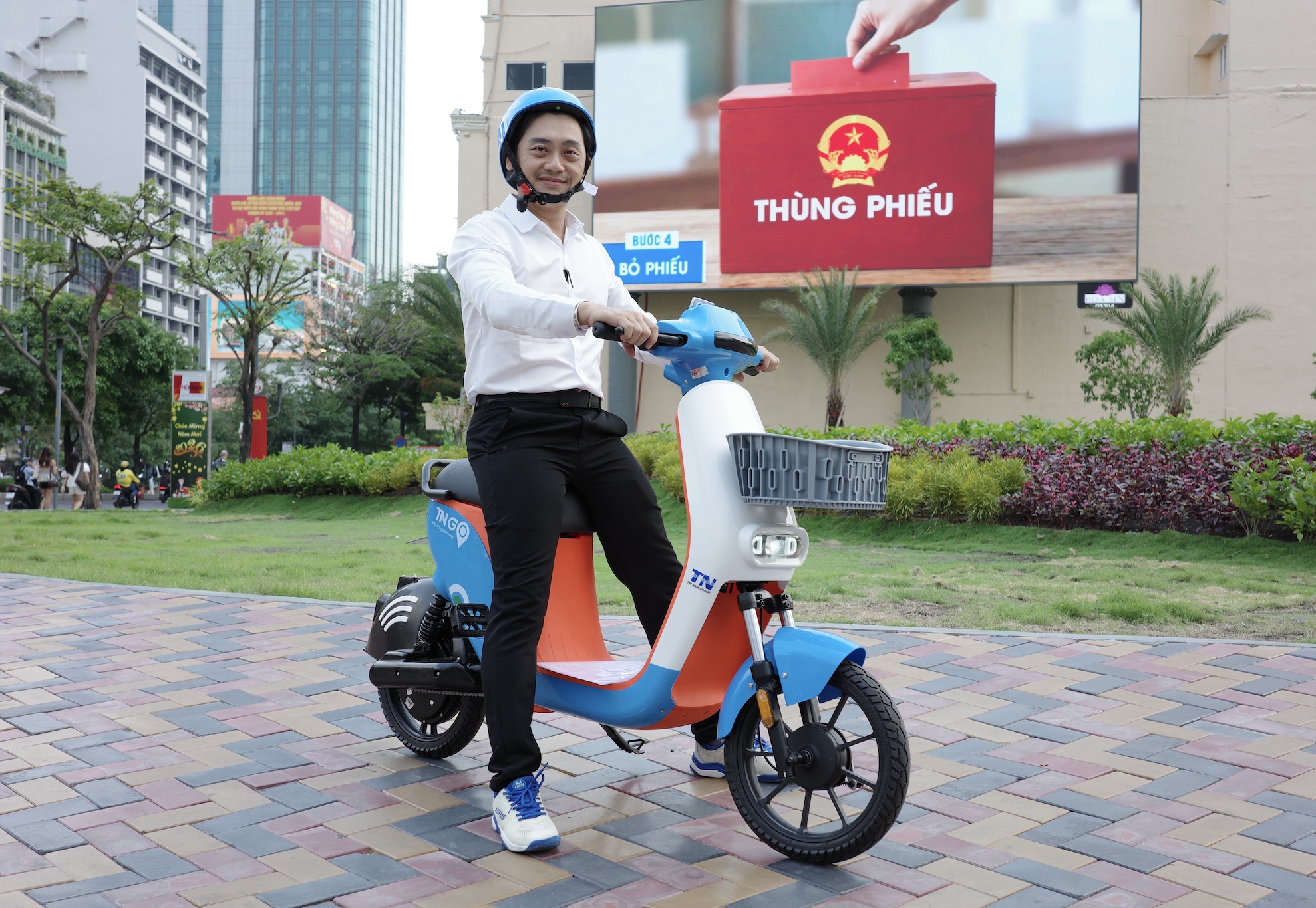 Người dân, du khách hào hứng trải nghiệm xe đạp điện công cộng- Ảnh 5.