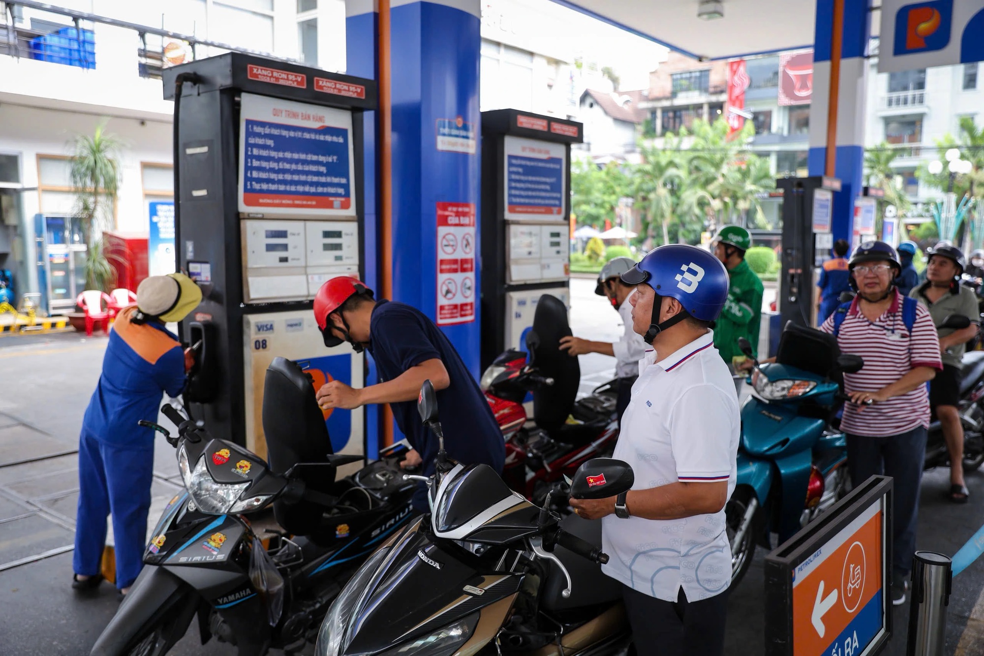 Thiết kế gói hỗ trợ doanh nghiệp 'vượt bão' xăng dầu- Ảnh 2.