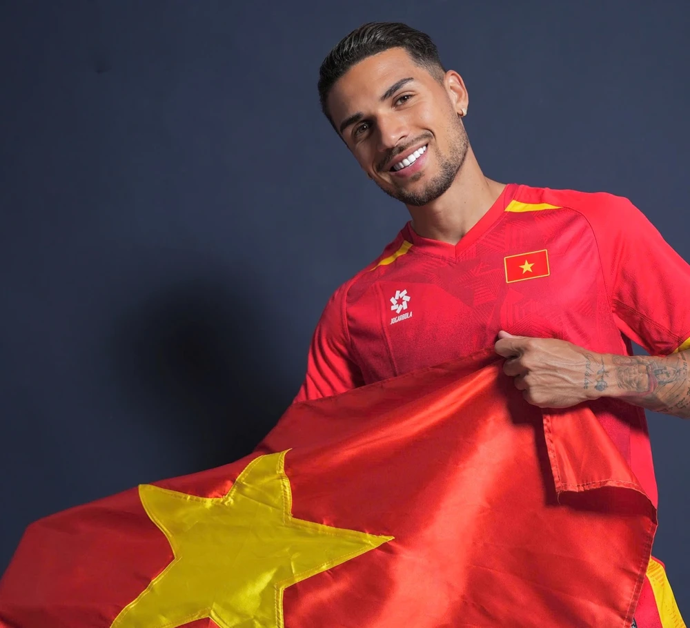 malaysia-bi-xu-thua-va-hanh-dong-cung-ran-cua-hlv-kim-sang-sik (1).jpg