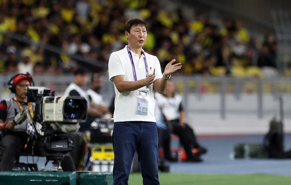 malaysia-bi-xu-thua-va-hanh-dong-cung-ran-cua-hlv-kim-sang-sik (4).jpg
