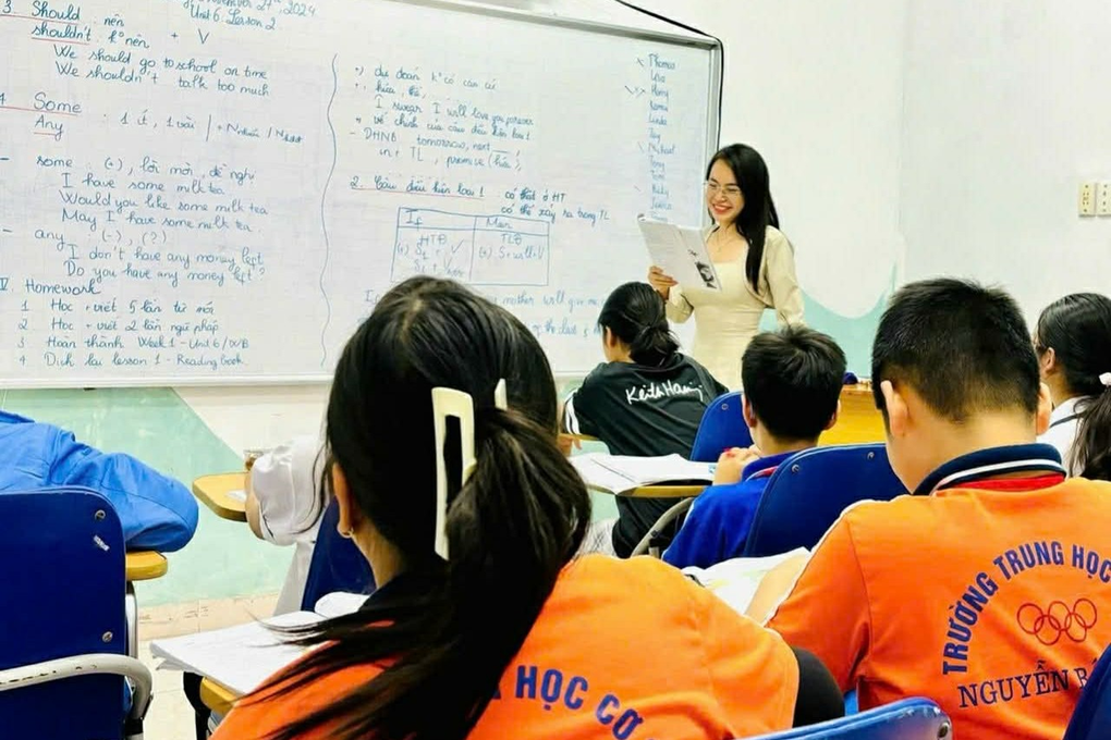 Hiểu lầm học sinh mang phao trong suốt, cô giáo bật cười khi biết sự thật - 2